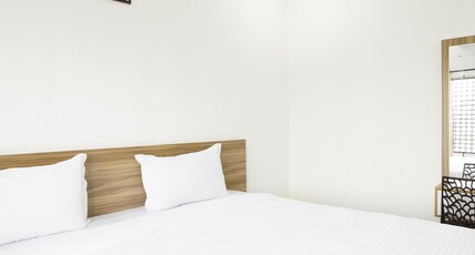 Grand Parassini by Staymax. Room Type - Deluxe Room