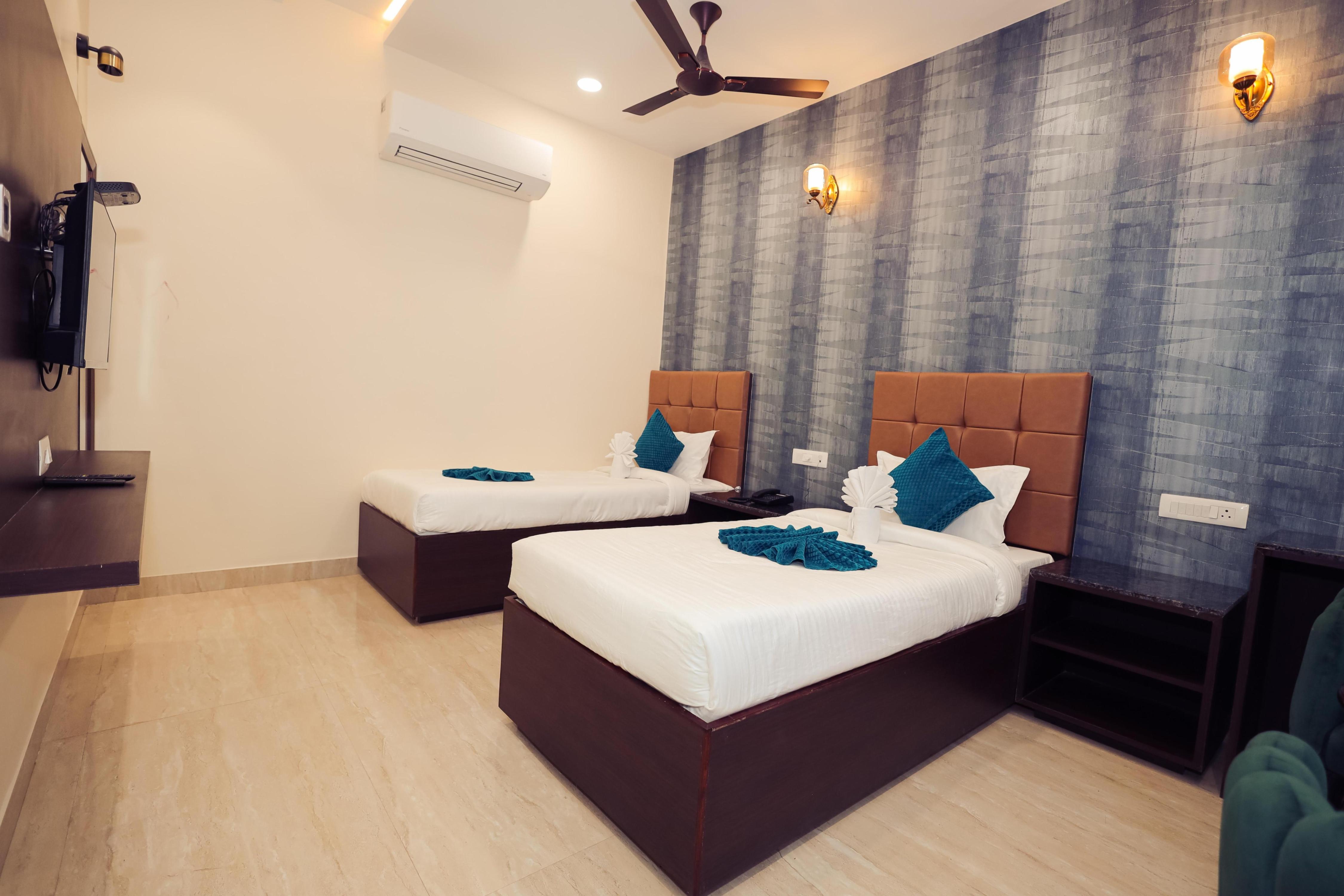 Hotel Vanshi Vat - Tap to explore photos