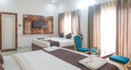 Maya's Nest Room Type - Family Suite with Dhamek Stupa View