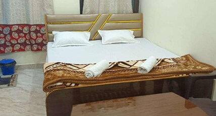 Sanskriti Guest House Maldahiya Varanasi Room Type - Double Bed AC Room 105