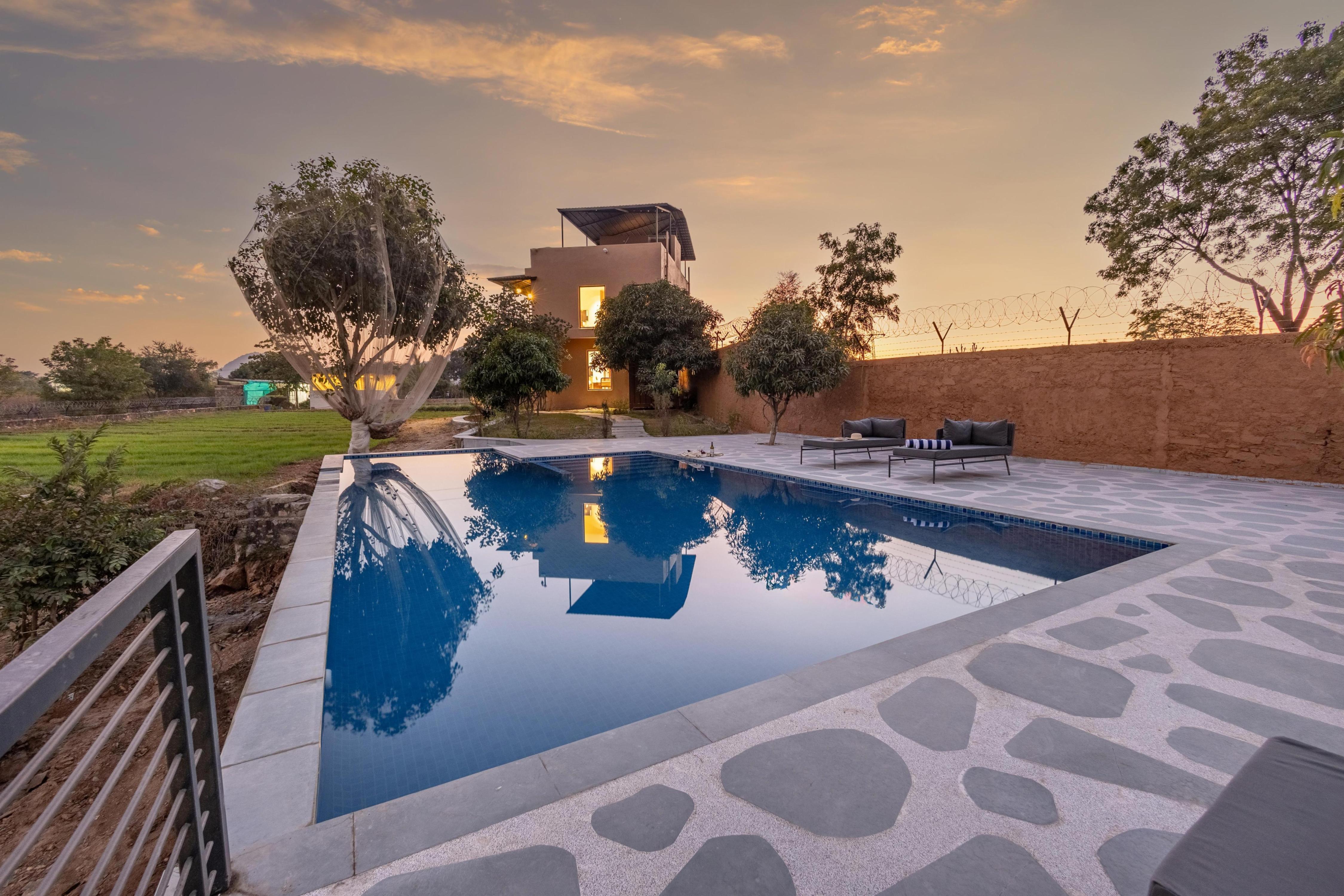 ELIVAAS Cows & Cuddles 4 BHK with Pvt Pool and Garden