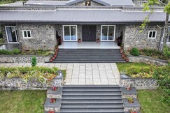 Sunnyside by LuxUnlock Private Villas