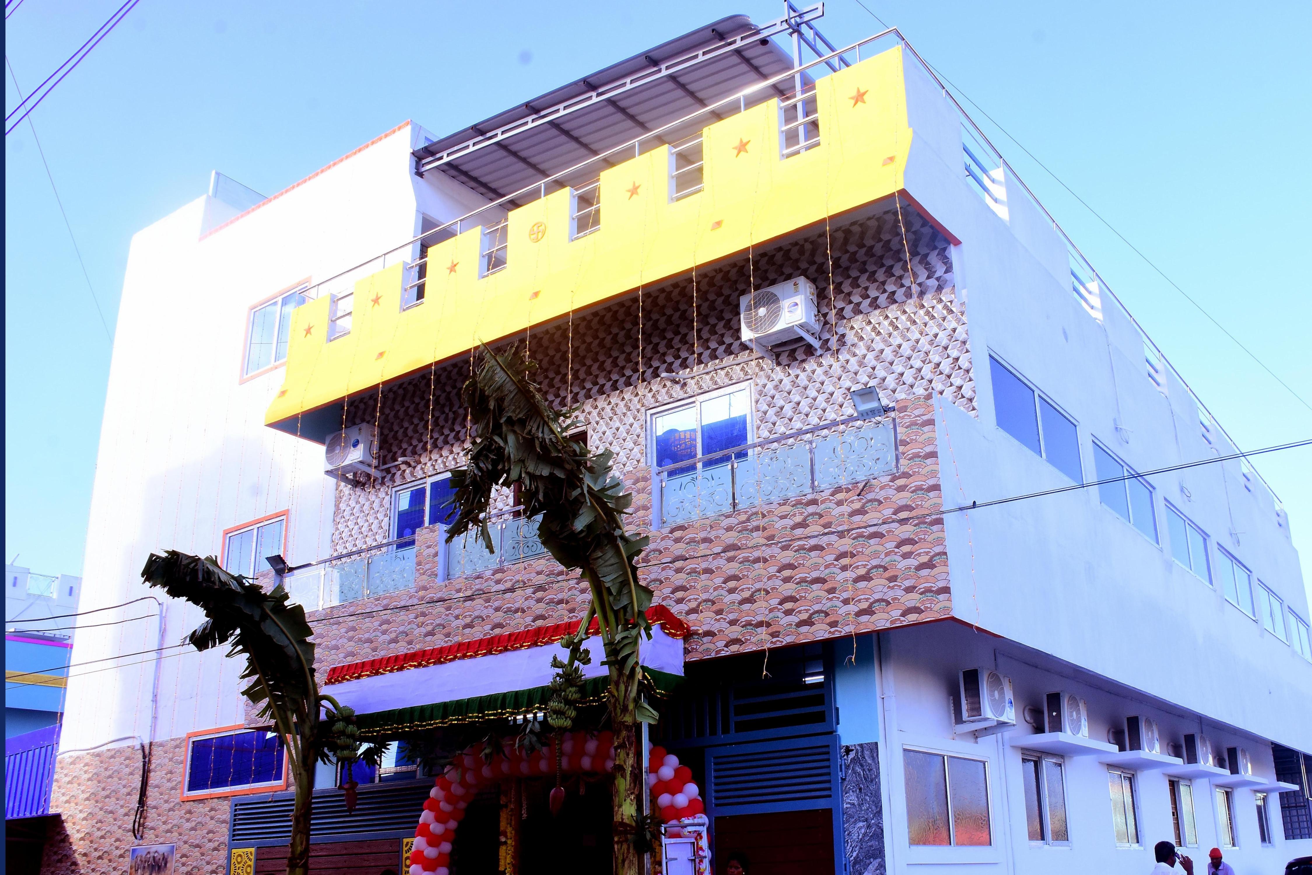 HOTEL ARUN PARTY HALL Room Type - Deluxe room