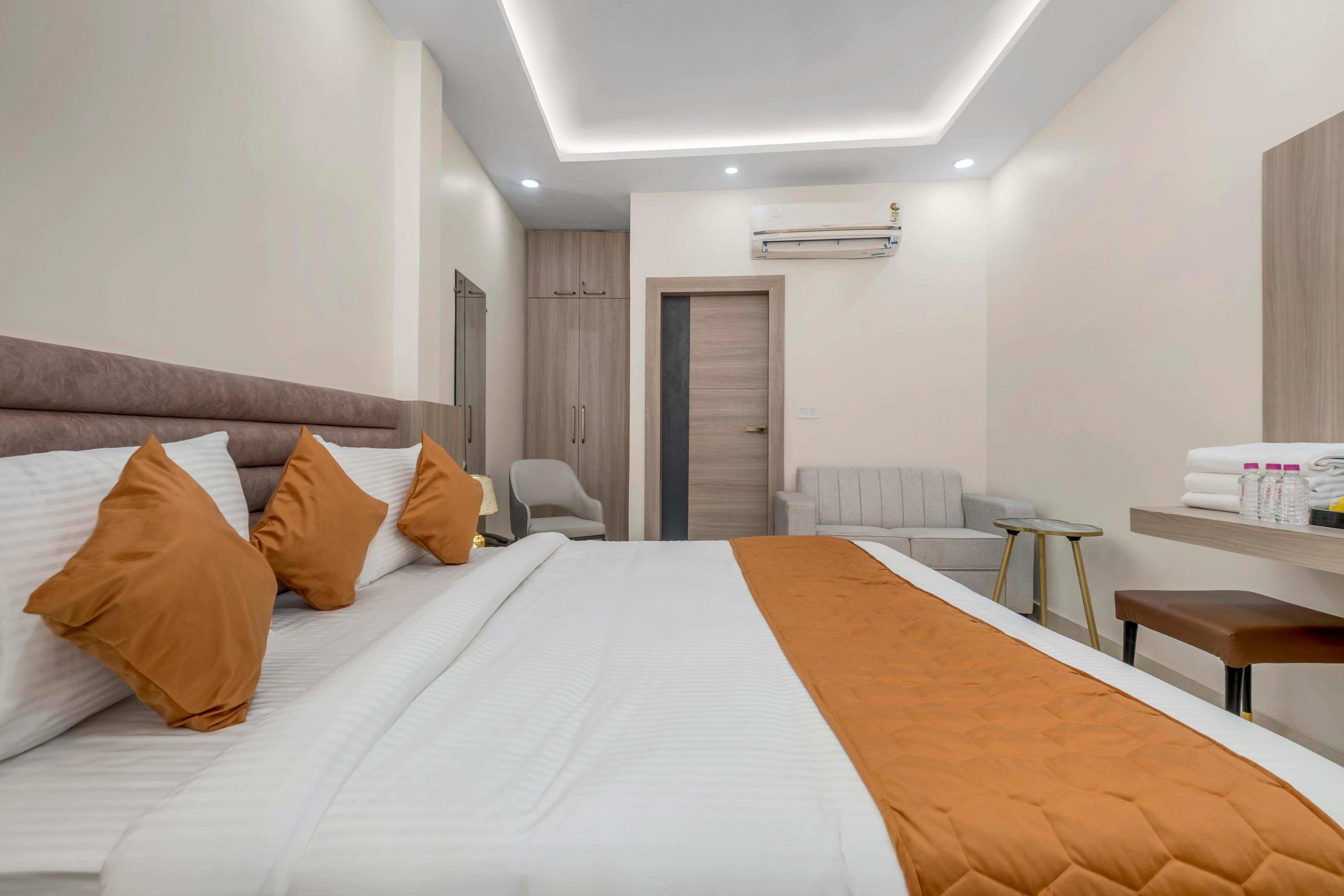 Hotel Sudarshan - Tap to explore photos