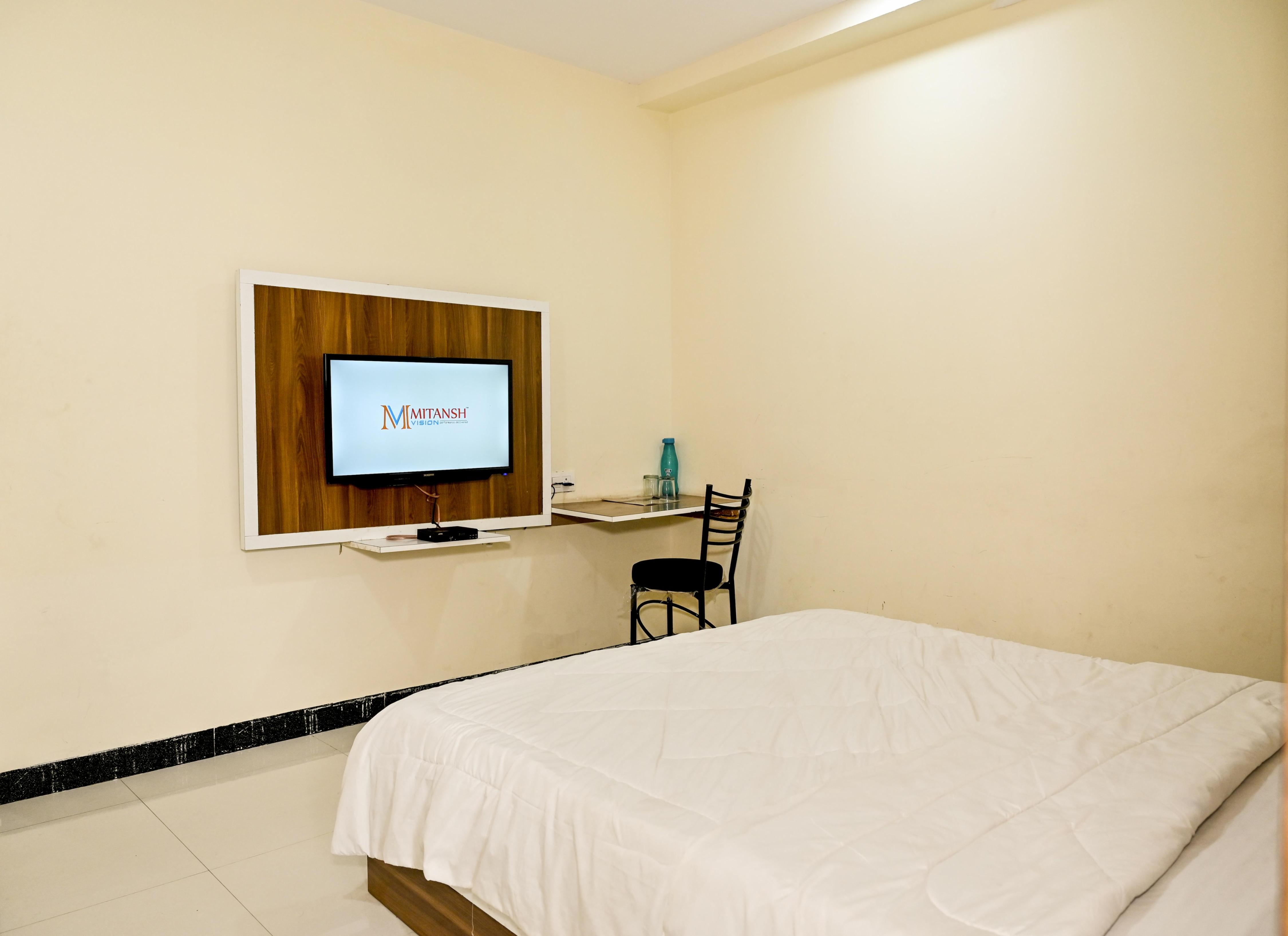 Hotel Royal Palace Room Type - EXECUTIVE ROOM ( AC ROOM )