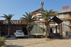 HOTEL RAJMAHAL SUITS