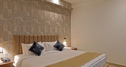 Grand Continent Hotel Room Type - Deluxe King Room