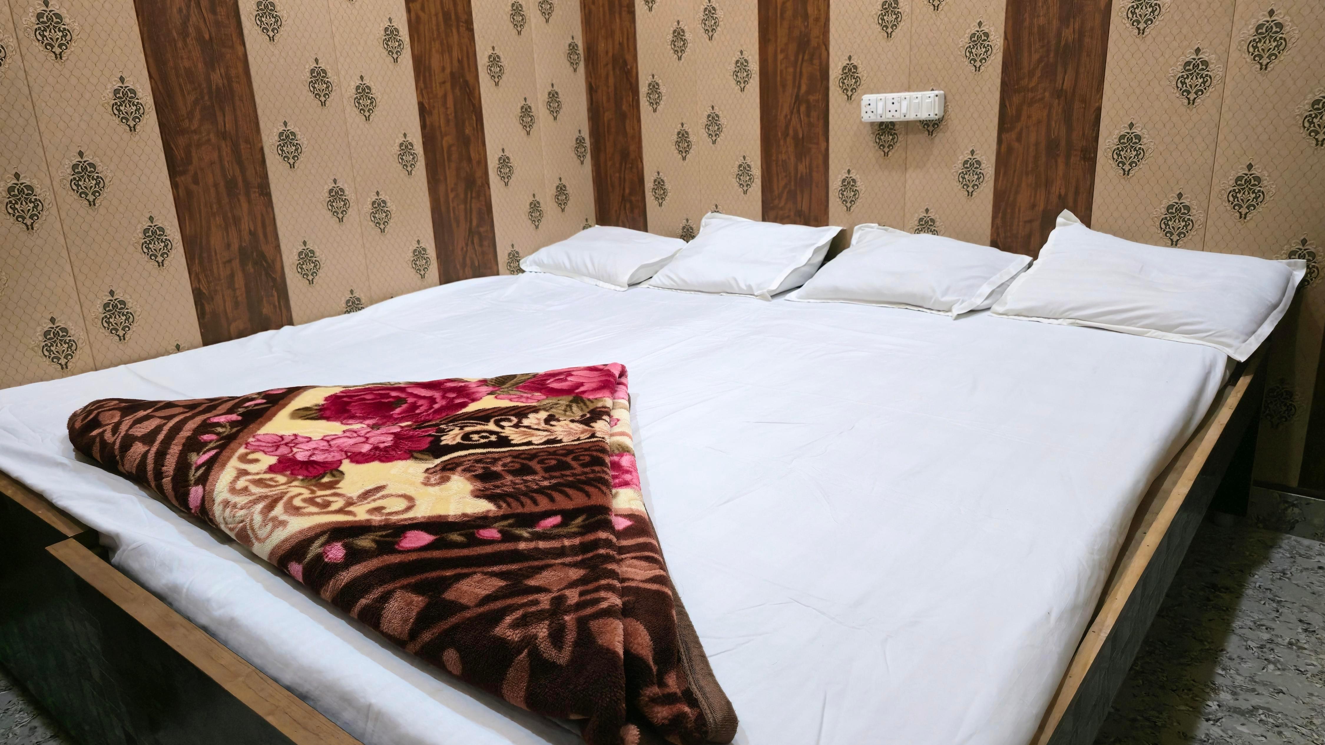 Radha Krishna Niwas | 4 Min Walk Kashi Vishwanath Room Type - Standard Double Bedroom  with private washroom AC