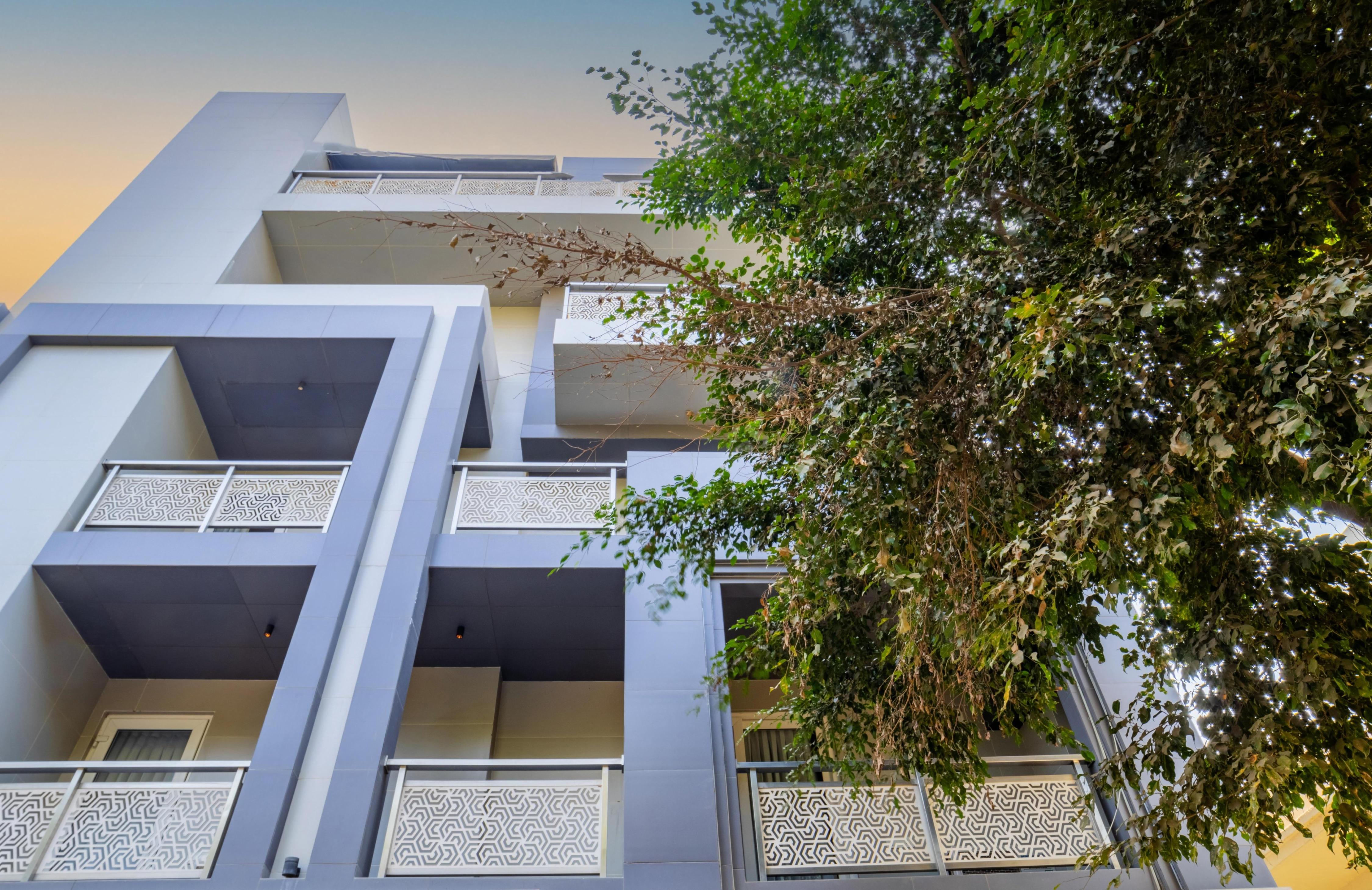 Housr Sector 42 Gurgaon Golf Course Road - Tap to explore photos
