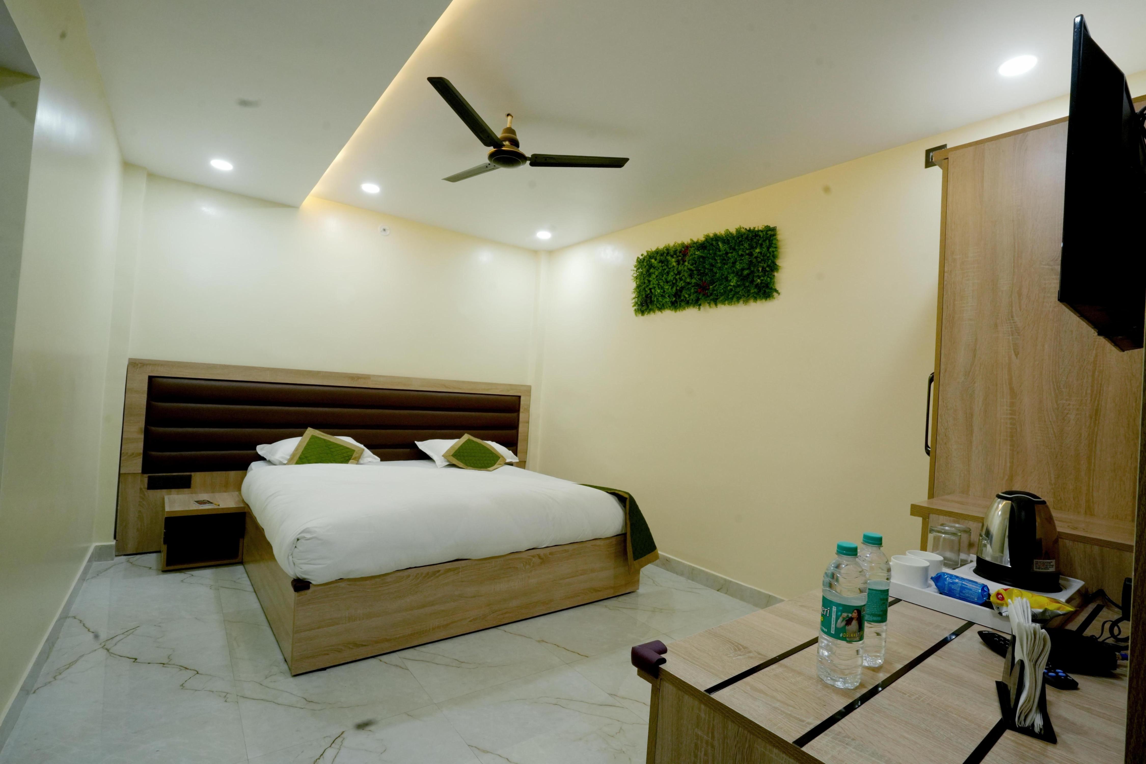 Utkarsh Hotel - Tap to explore photos