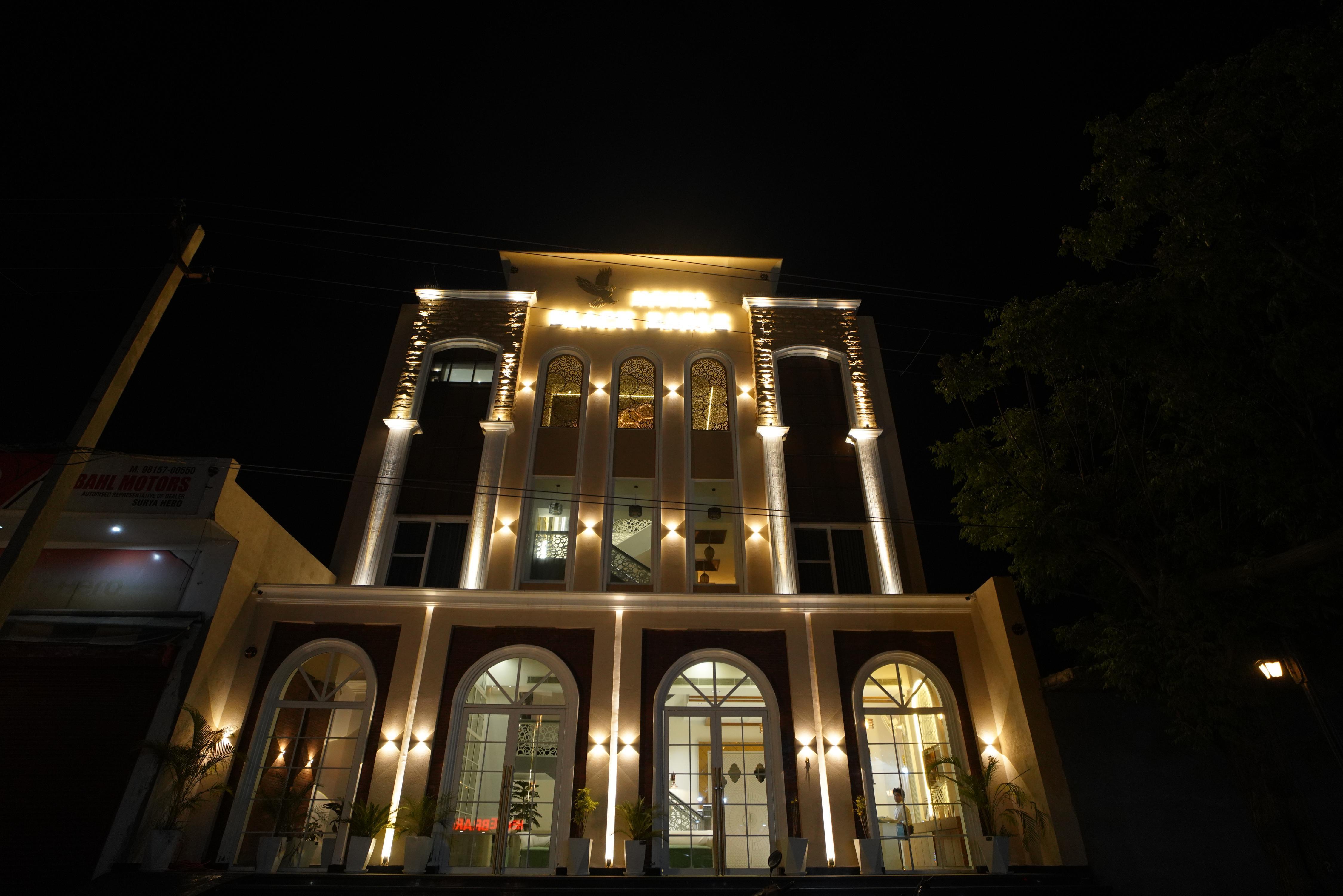 Hotel Black Eagle - Tap to explore photos