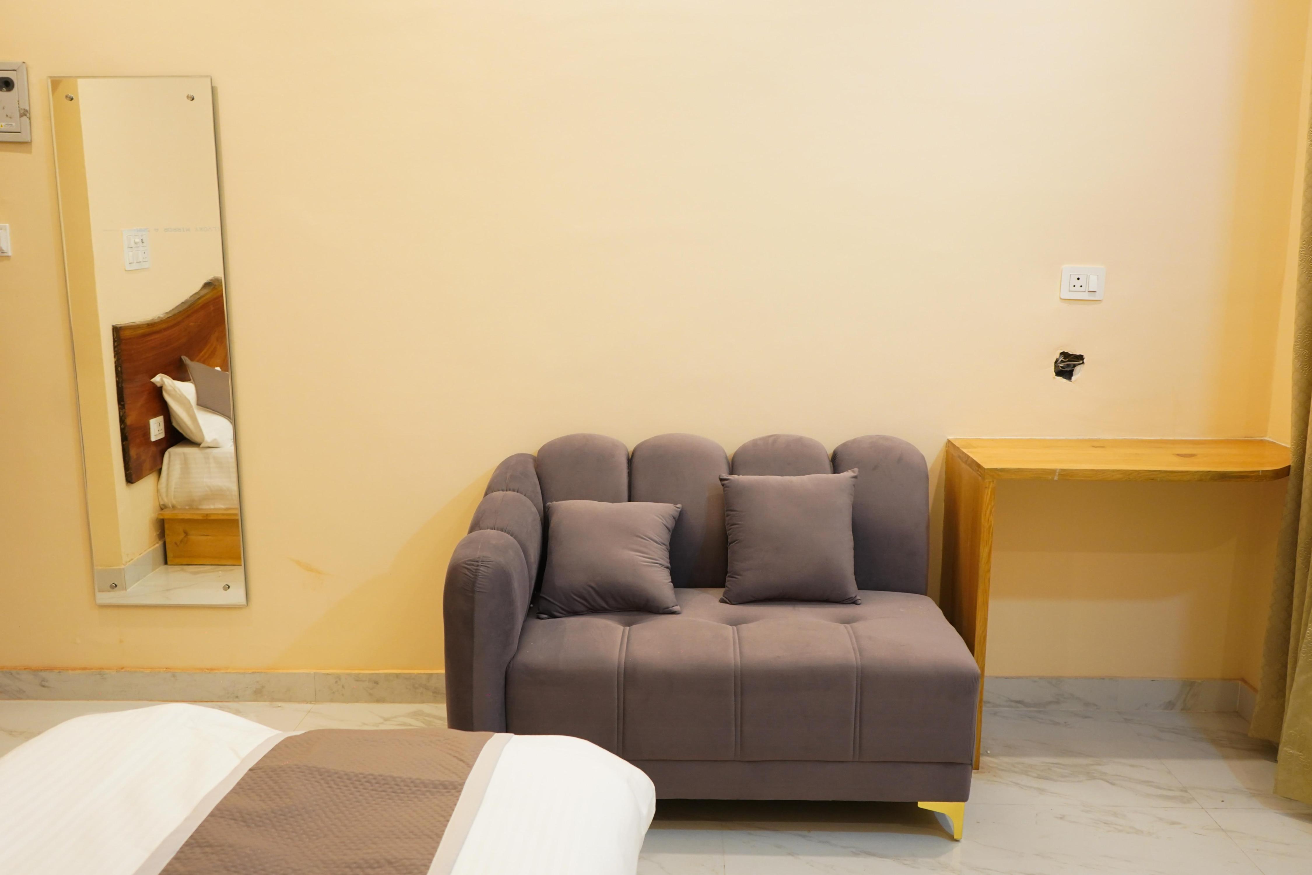 Mount Kirola Stay Room Type - Walnut retreat