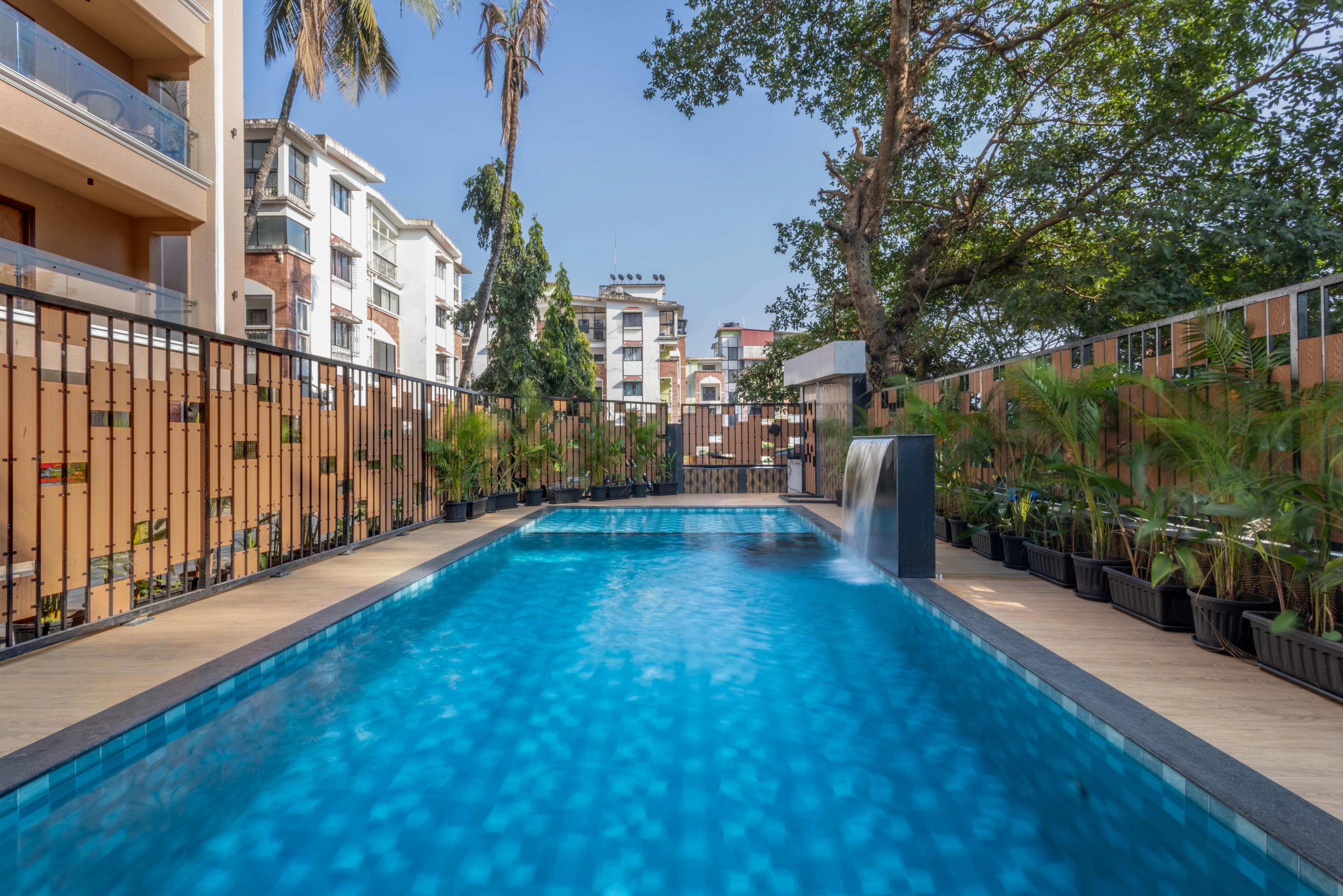 Stylish 1BHK with Pool, 5 mins to Candolim Beach | Hireavilla