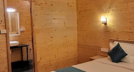 Sand Tent Beach Resort Patnem Room Type - Side Sea view Deluxe Room with Balcony