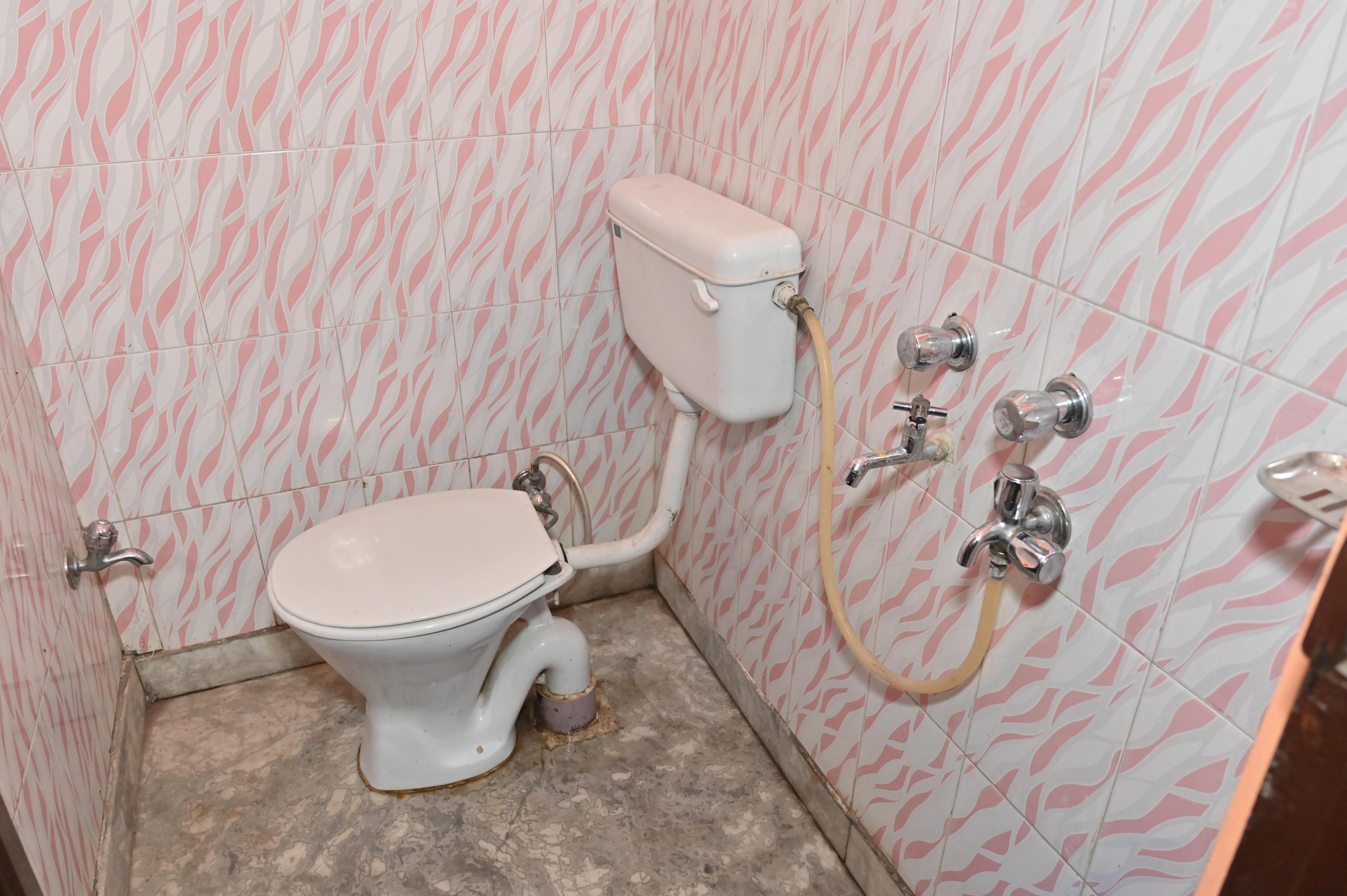 Sai Heritage Guest house Stay - Tap to explore photos