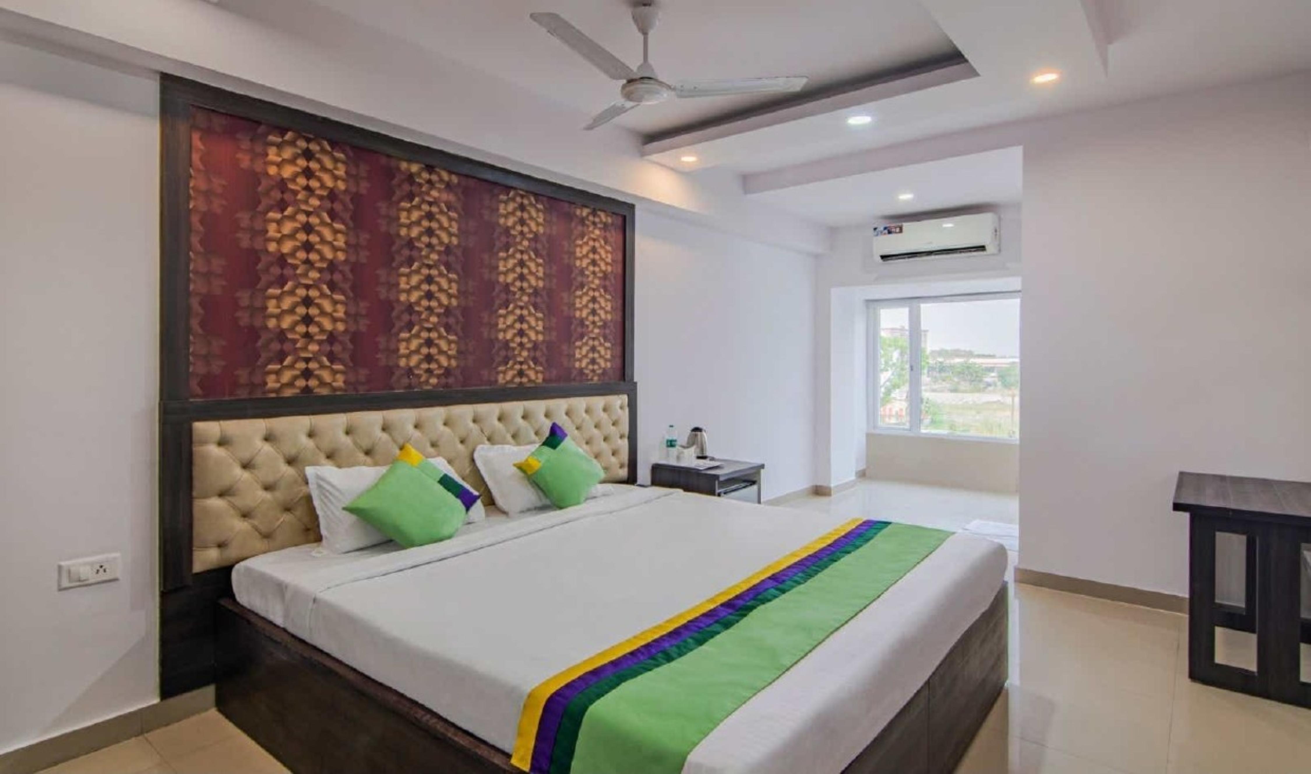 Hotel Eco Park Room Type - Deluxe Room with free wi-fi