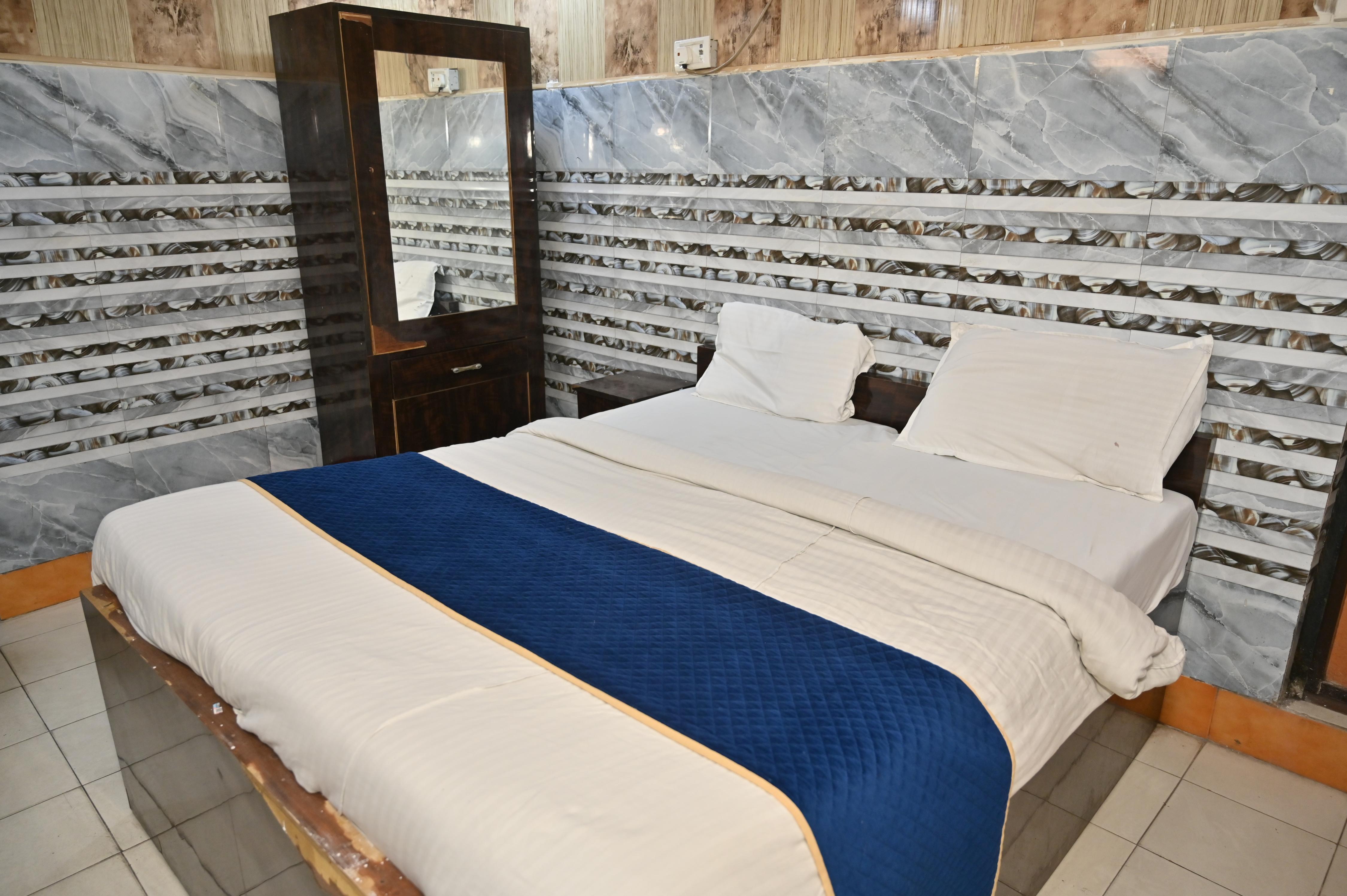 Hotel New Geetanjali Lucknow - Tap to explore photos