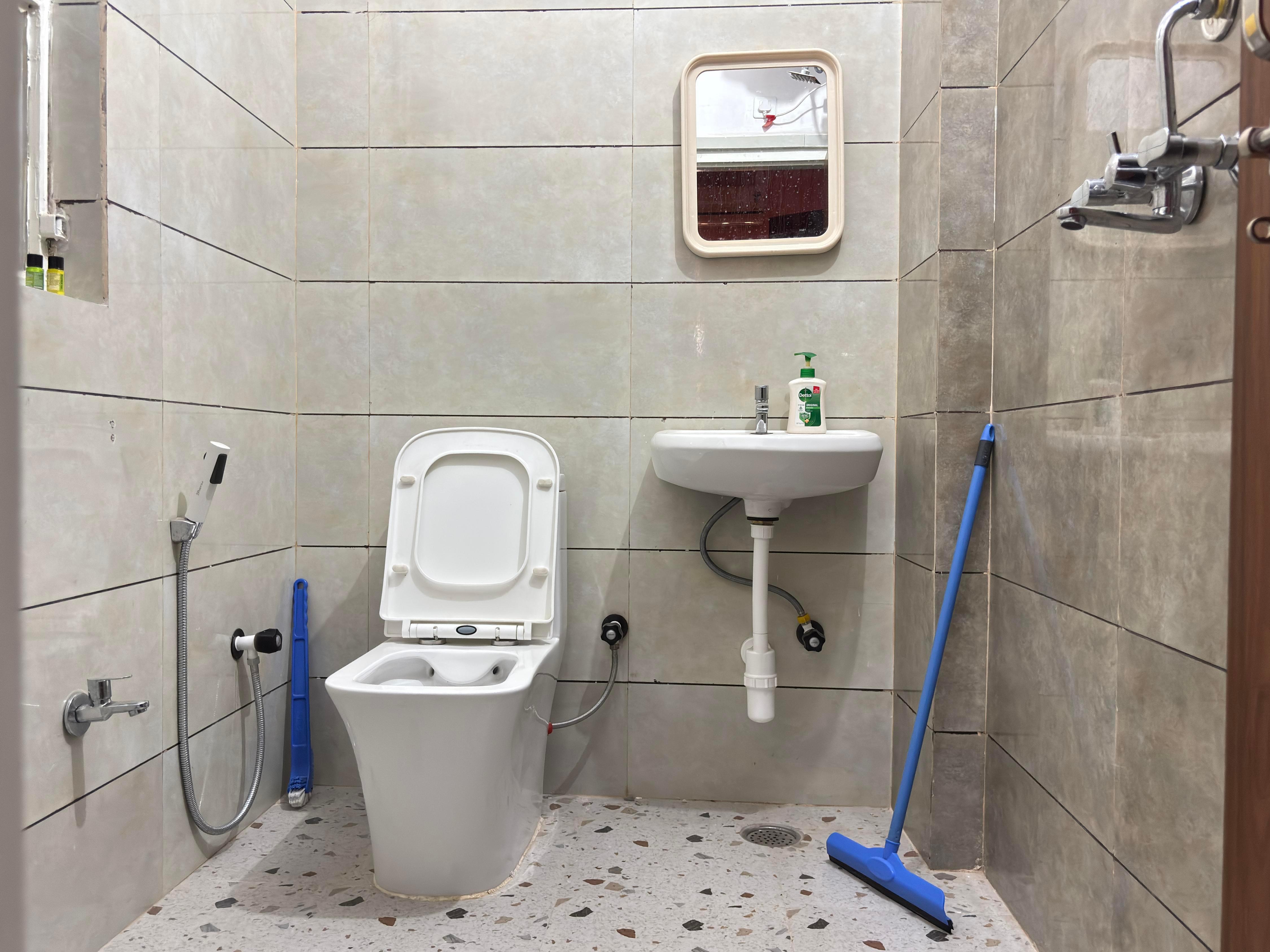 AirEase stay 3bhk near Airport JECC WTP - Tap to explore photos