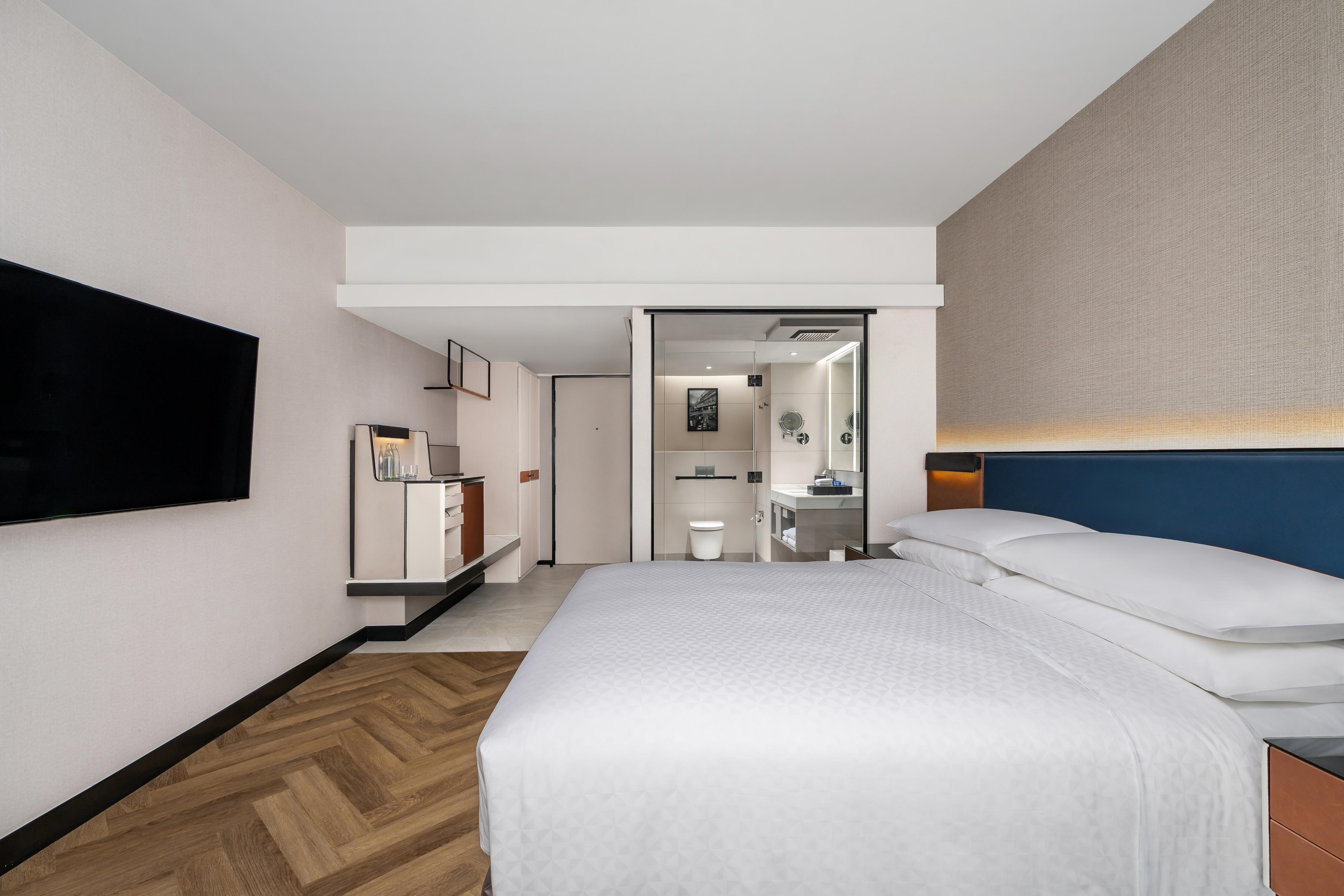 Four Points by Sheraton Bangkok, Sukhumvit 22 - Tap to explore photos