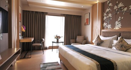 Clarks Collection Grand Sapphire Ajmer Room Type - Premium room with Mountain view and King Bed Clarks Collection Grand Sapphire Ajmer Room Type - Premium room with Mountain view and King Bed