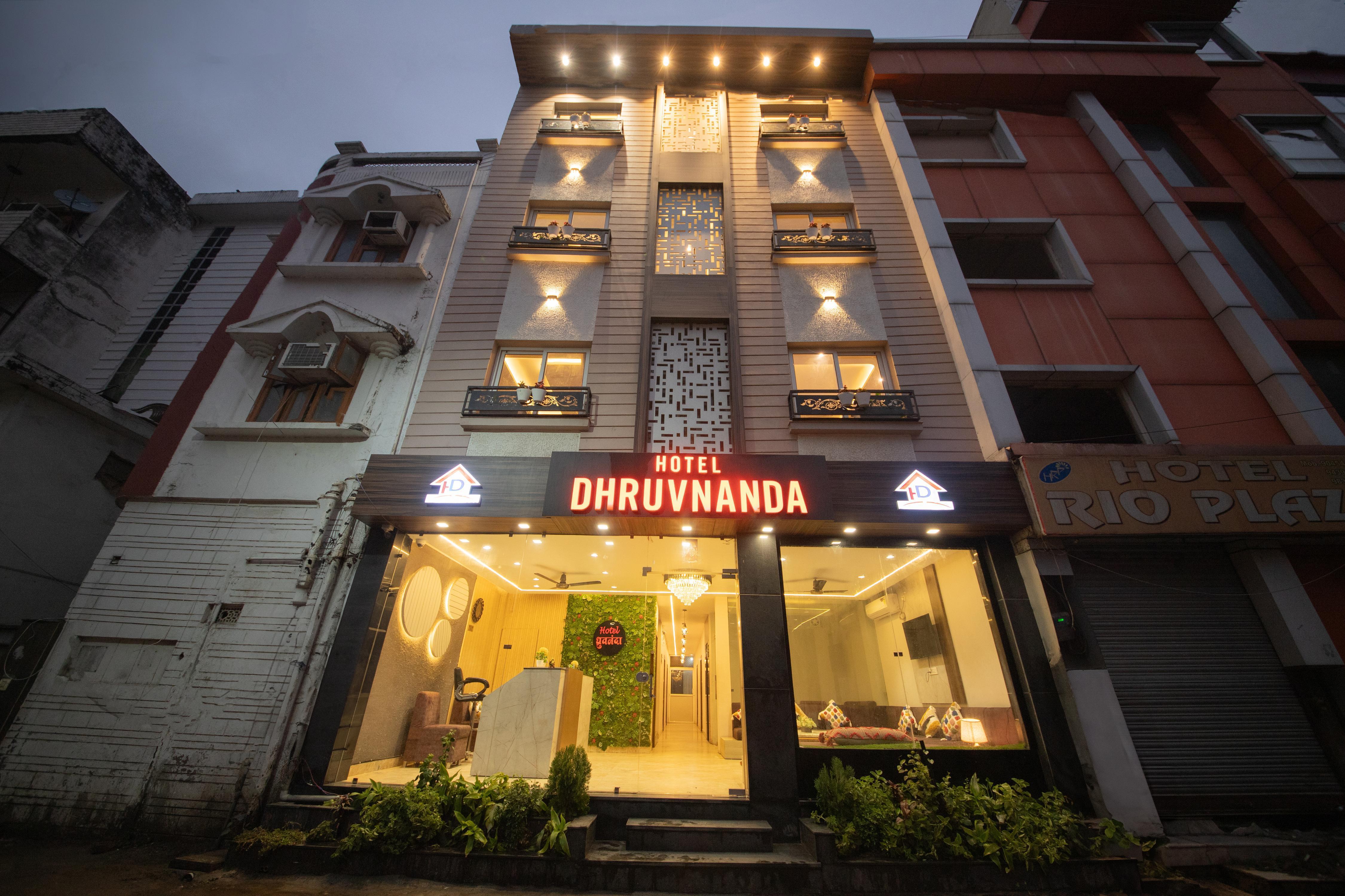 Perfectstayz Value Dhruv Nanda at Harkipauri road with Free Parking - Tap to explore photos