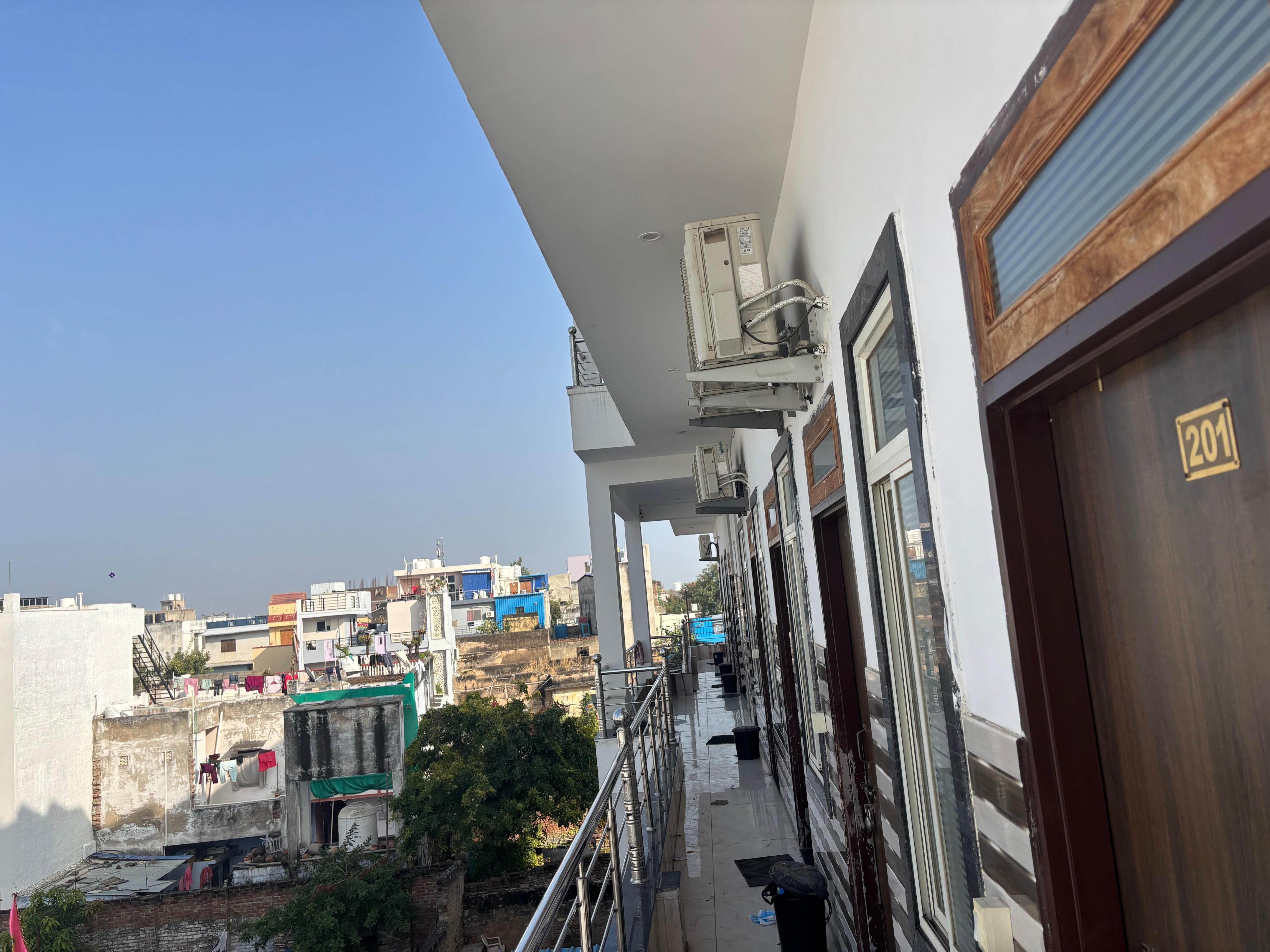 SD Guest House - Tap to explore photos