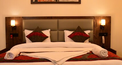 Red Flame Residency Room Type - Luxury King Bed Room