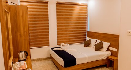 ABAB Residency | 5 min to Lulu Mall Edappally Room Type - Deluxe Double AC Room