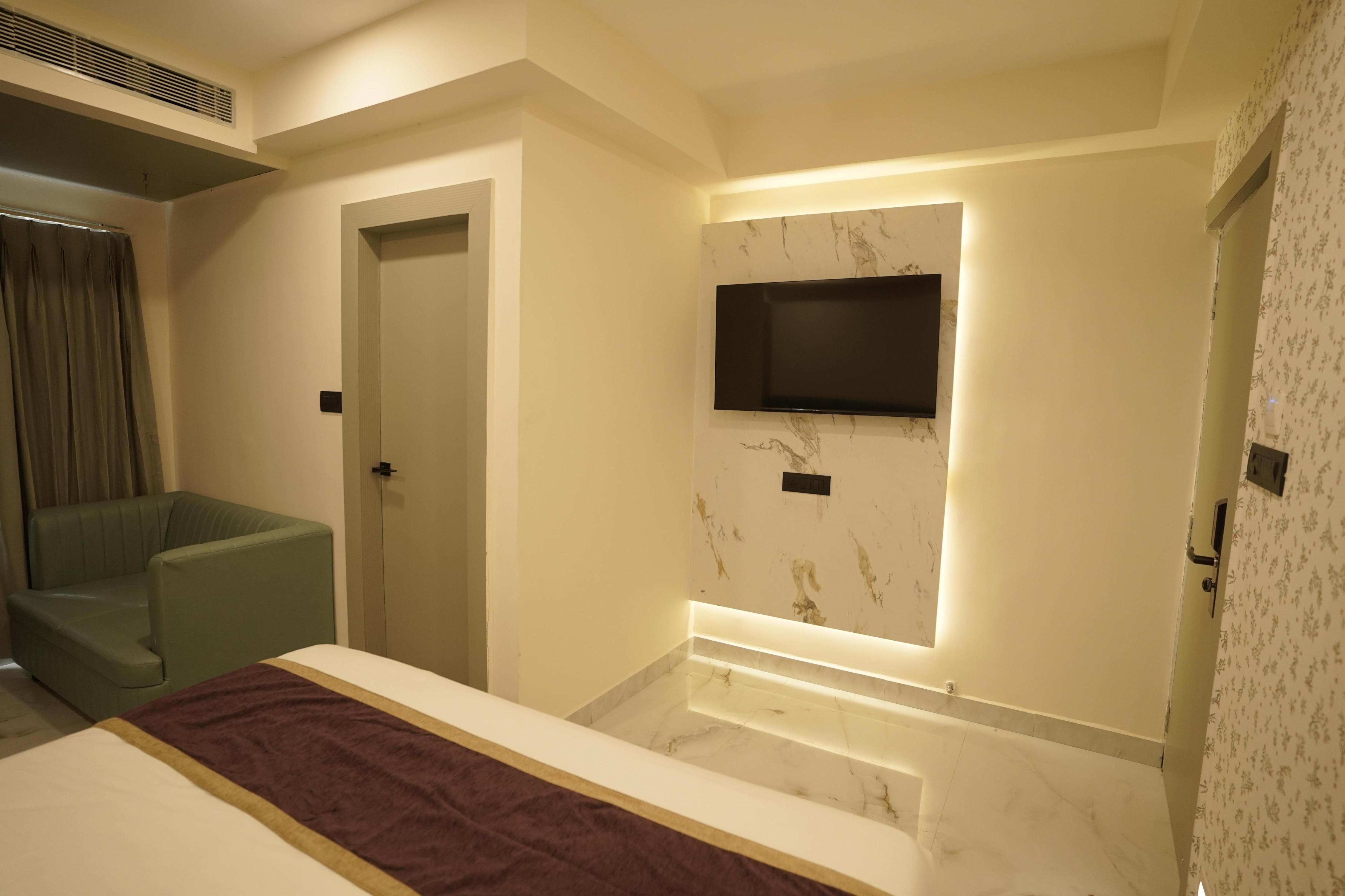 RR Hotel & Banquet - Tap to explore photos