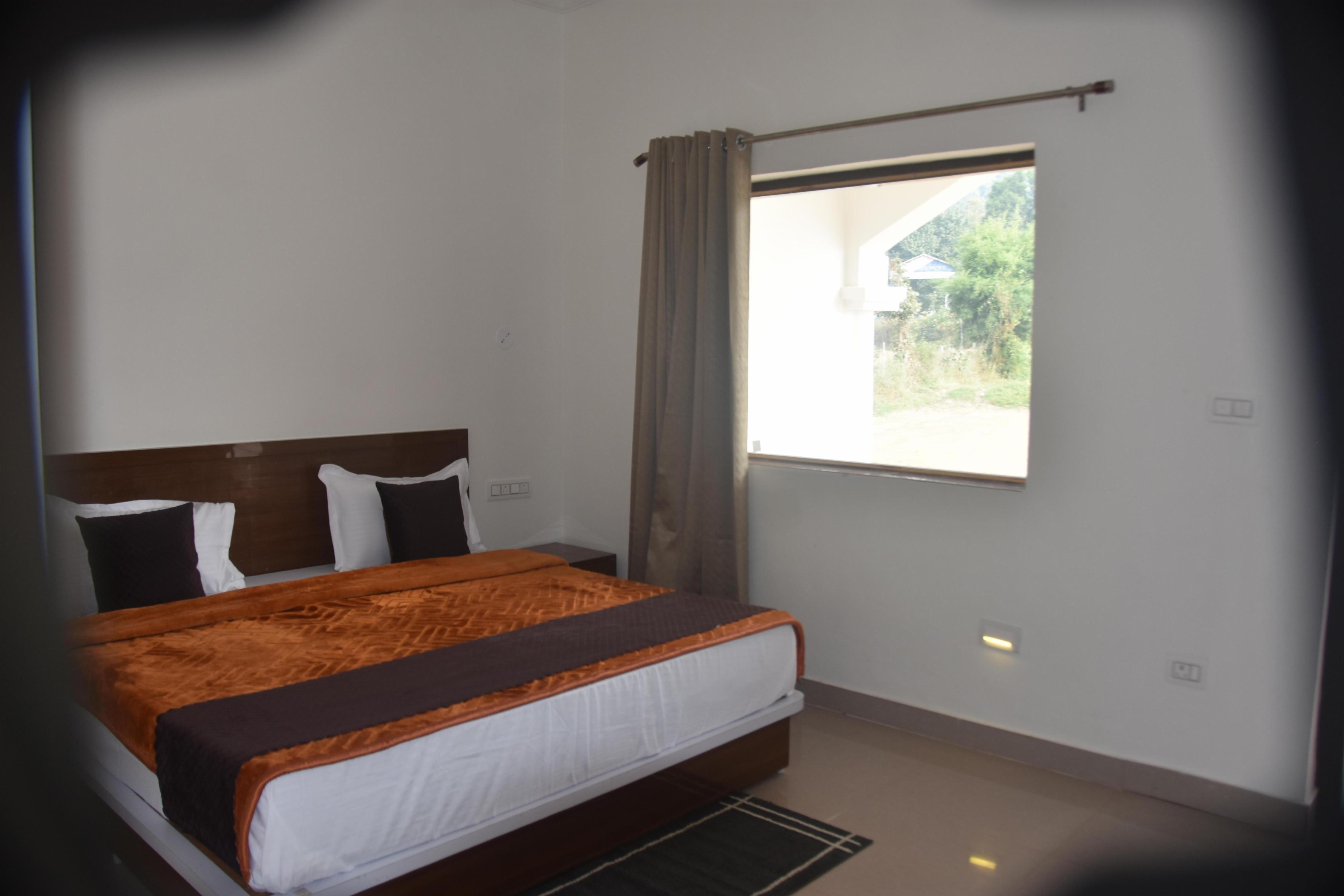 Hotel Gunj the garden and restaurant - Tap to explore photos