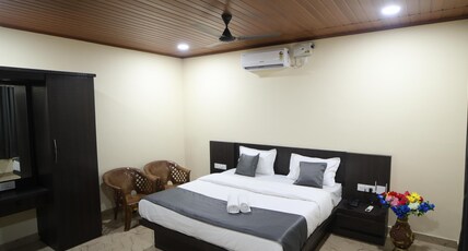 AARNA COASTAL RESORT Room Type - DELUX DOUBLE BED AC ROOM