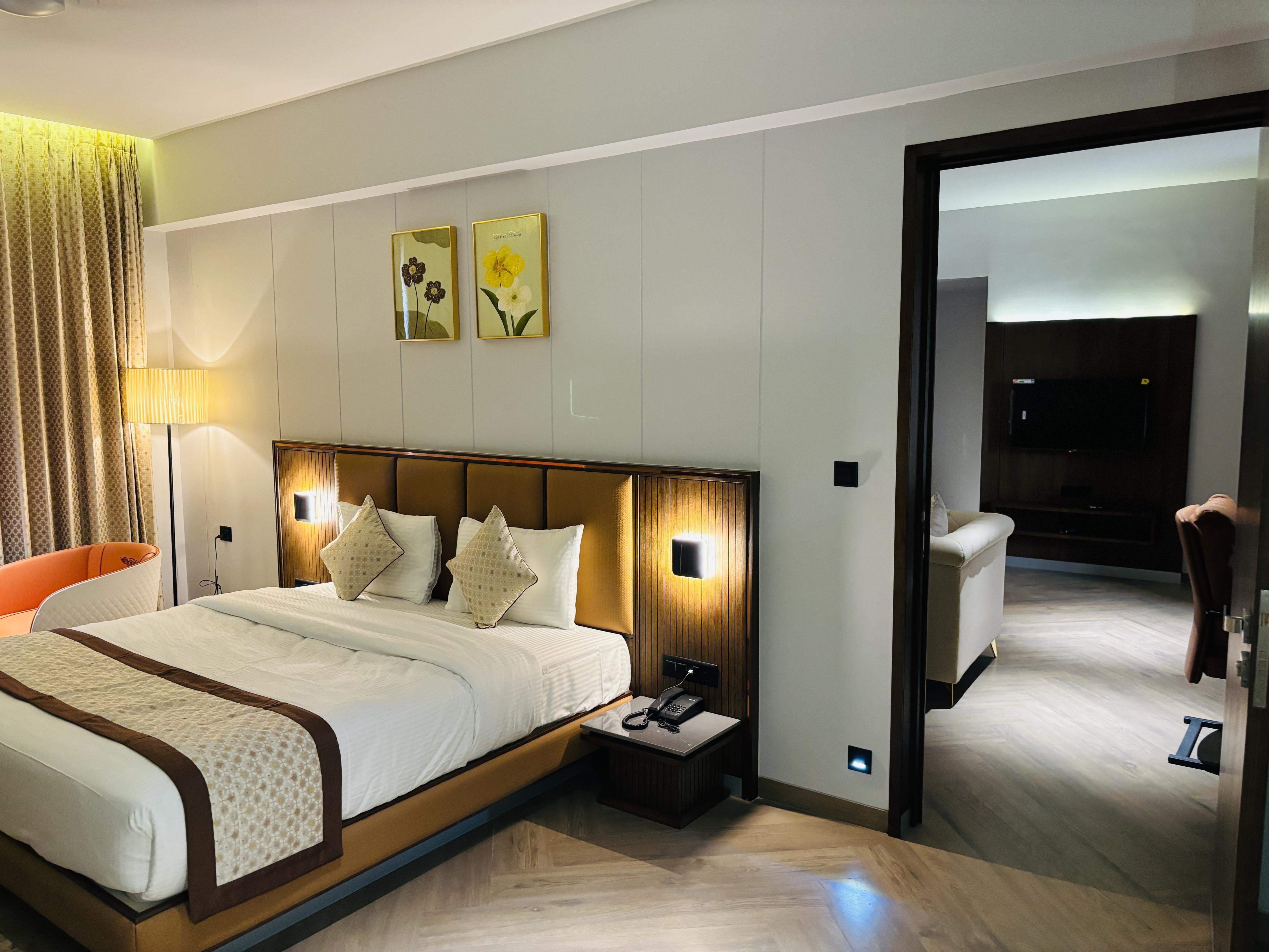 FOUR POINT CORNER - Tap to explore photos