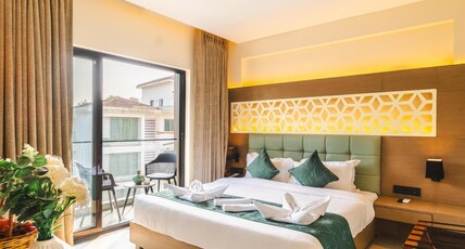 Vilmaris Luxe Hotel, Calangute Room Type - Superior Room with Balcony