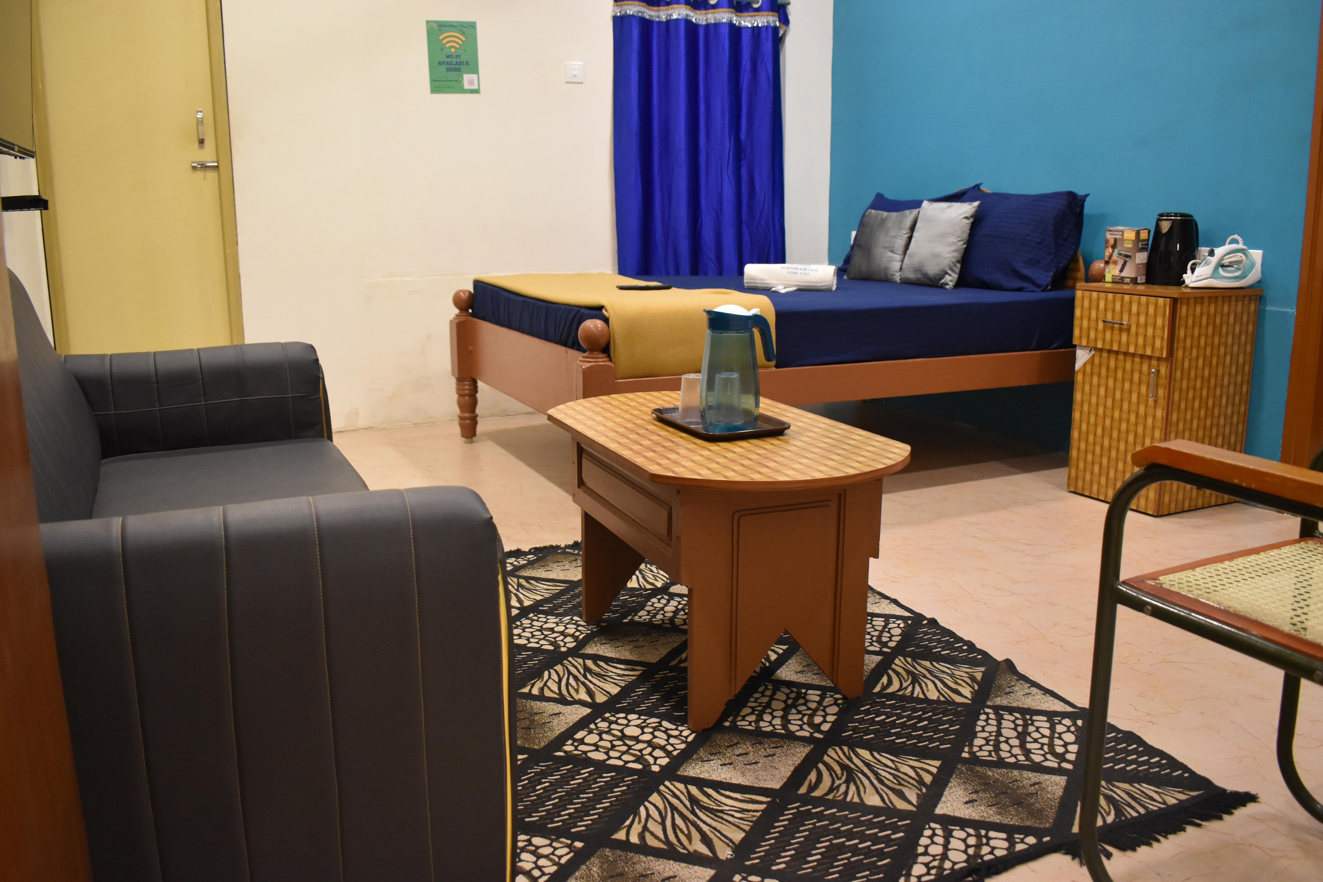 Aishwaryam Home stay Room Type - A2 Deluxe 6 bed room