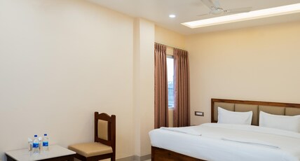 Hotel Shiva Nilay Room Type - Executive Room with Park View