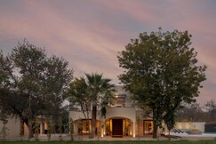 SaffronStays Pristine Manor