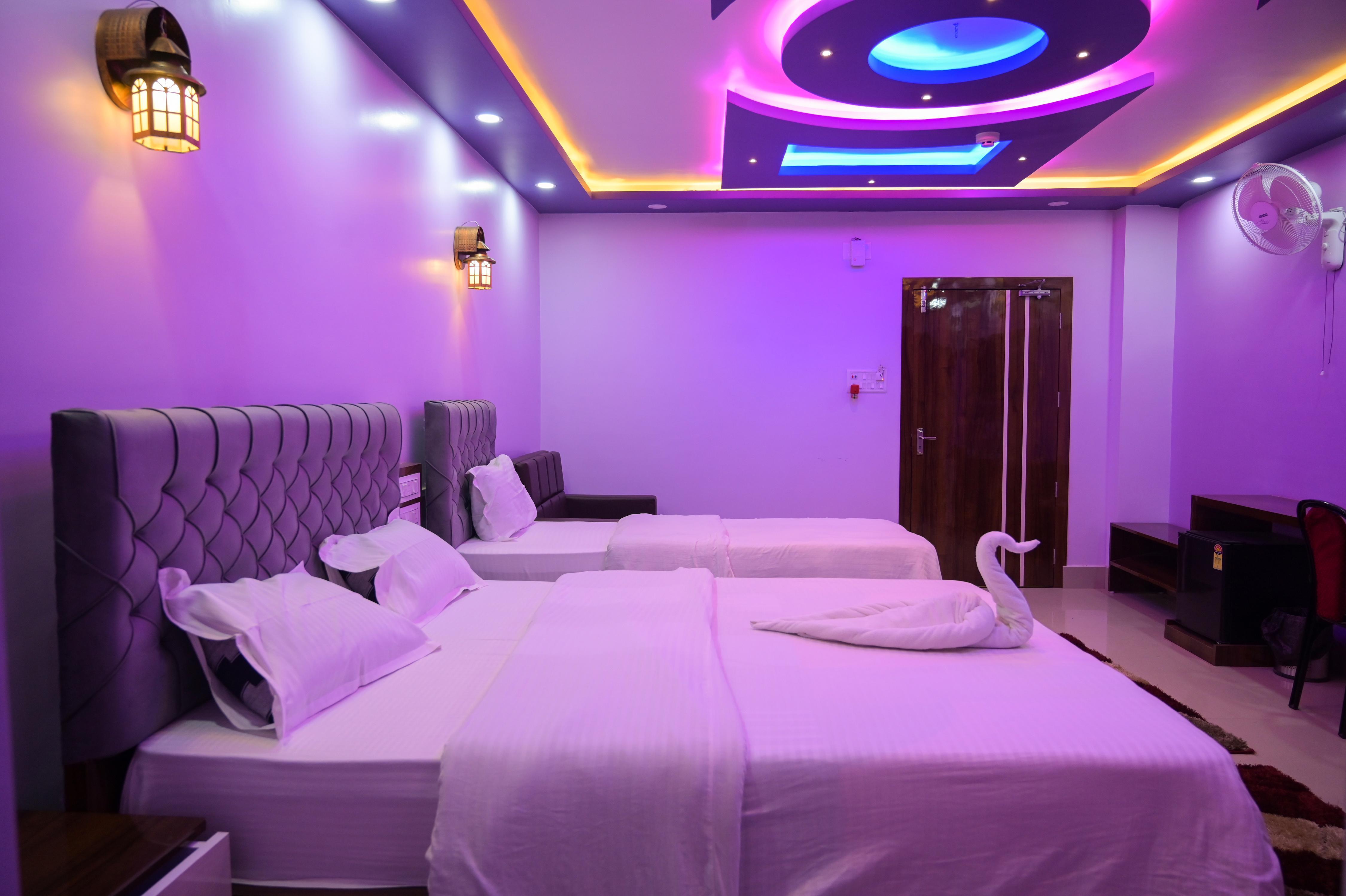 Hotel Hangout Room Type - TRIPPLE BED SUPER DELUXE