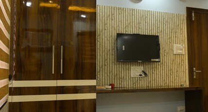 Hotel Hangout Room Type - DELUXE DOUBLE ROOM