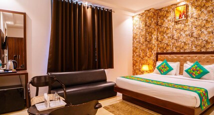 Treebo Luxury Stay Premium Inn Room Type - Deluxe Family Room