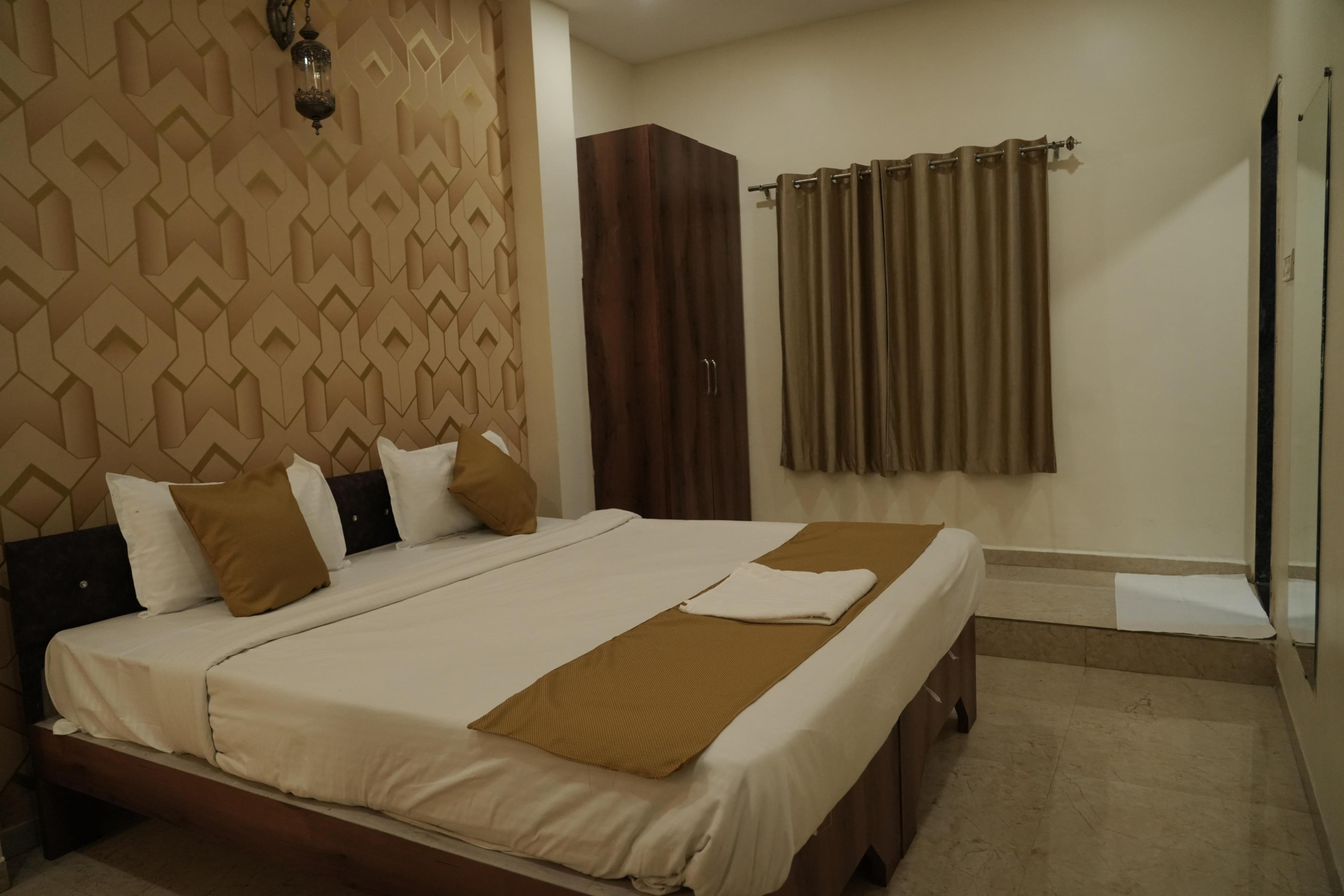 HOTEL BOSS INN Room Type - DELUXE ROOM