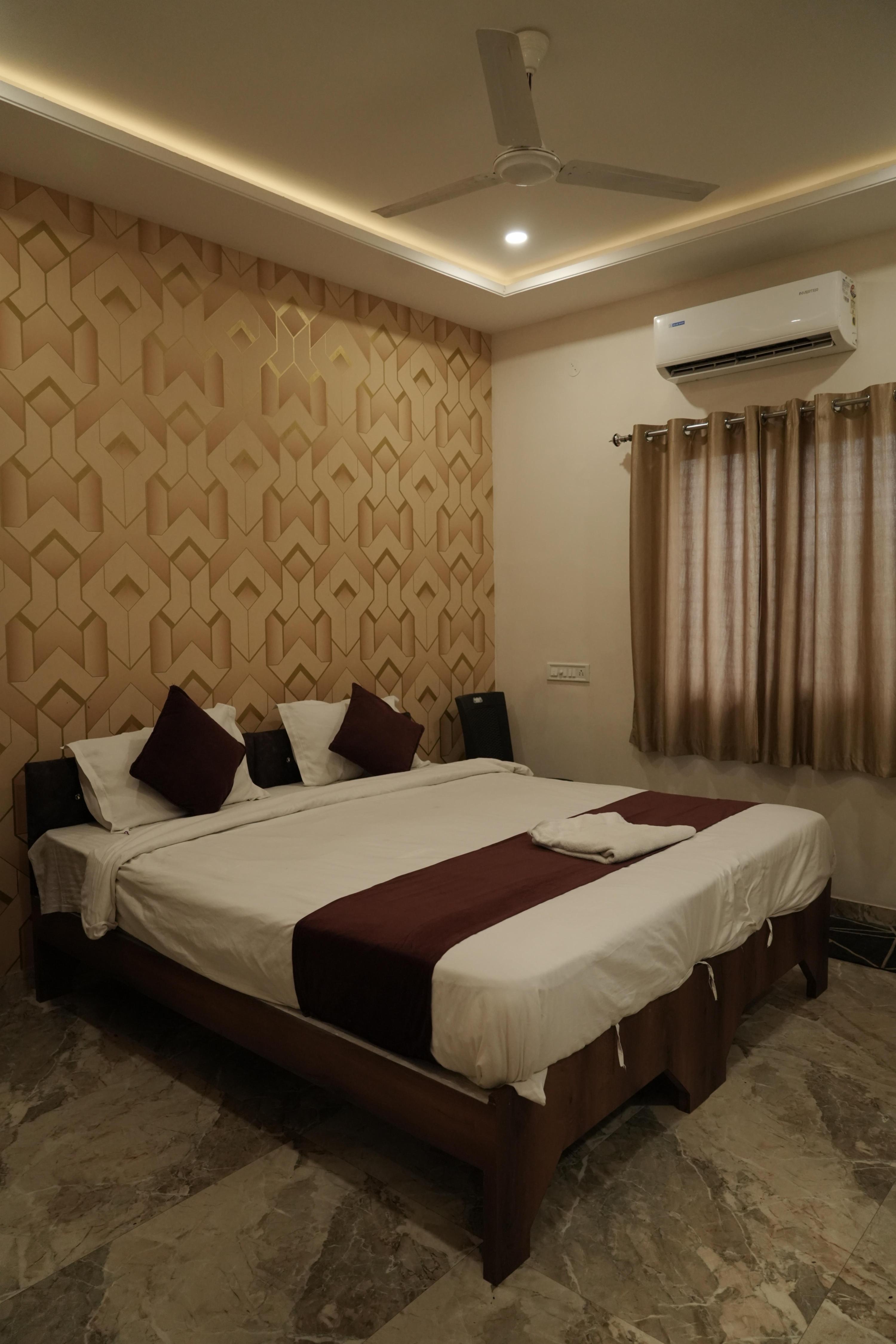 HOTEL BOSS INN - Tap to explore photos