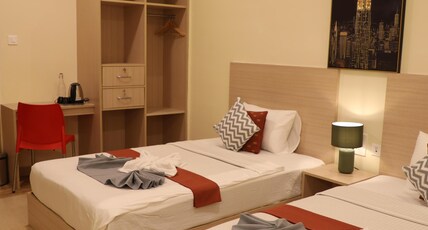 Hotel Green Parrot Room Type - Deluxe Room (AC)