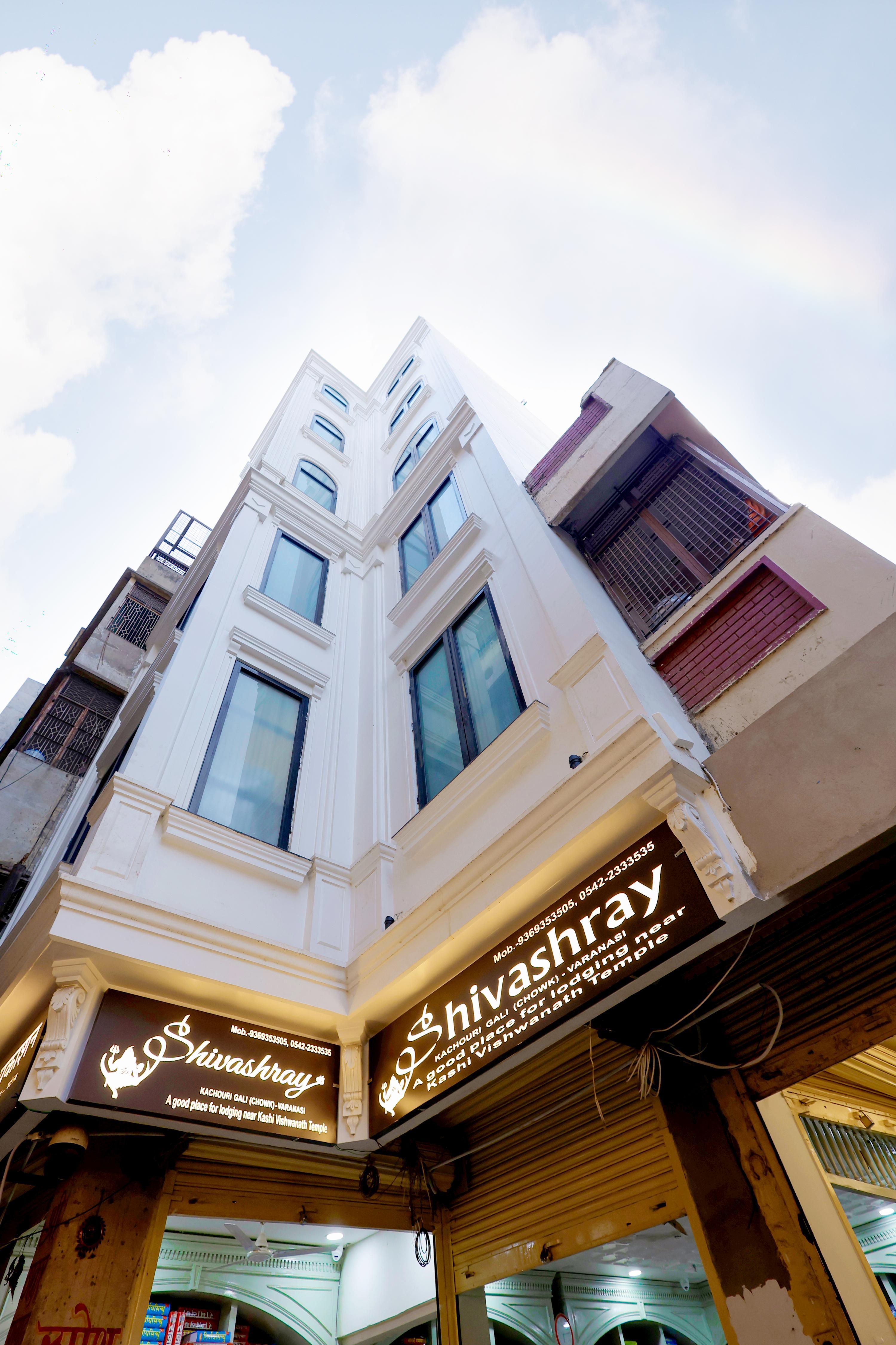 Hotel Shiv Ashray 1minutes walk to Kashi Vishwanath Temple - Tap to explore photos