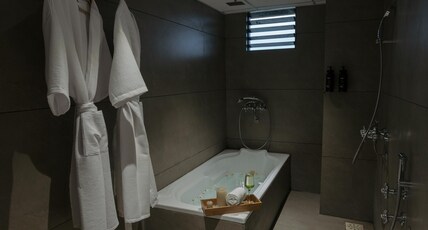 Biznotel by Pride Surat Room Type - Suite with Bathtub Biznotel by Pride Surat Room Type - Suite with Bathtub