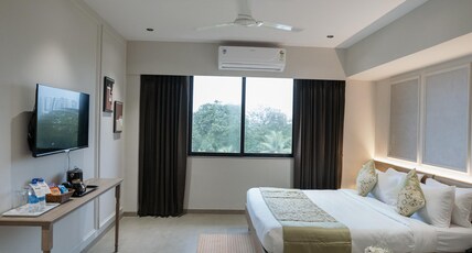Biznotel by Pride Surat Room Type - Deluxe Room