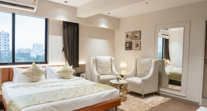 Biznotel by Pride Surat Room Type - Suite with Bathtub