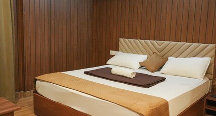 Grand Sapphire Lodge Room Type - Deluxe KING AC