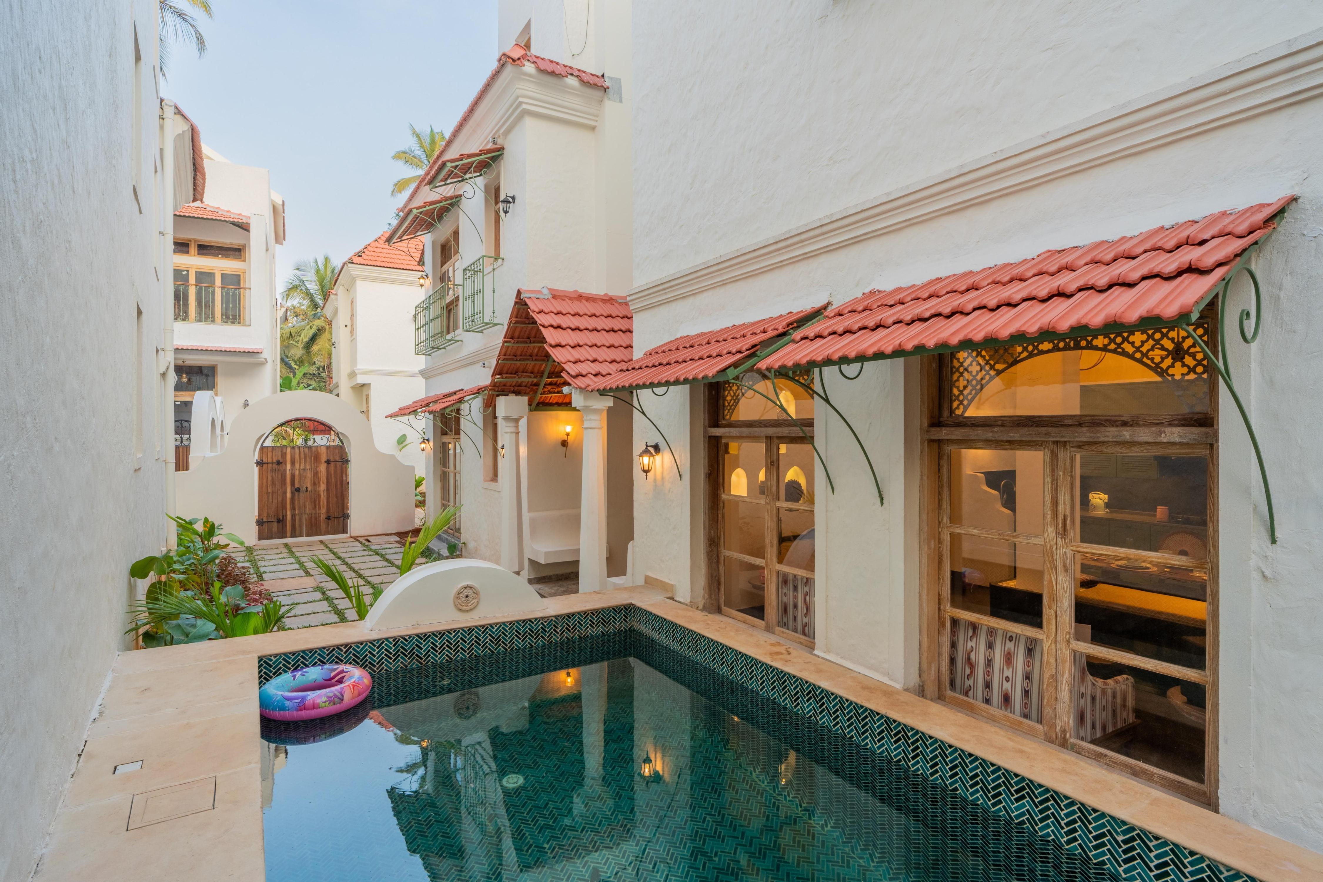 Charming 3 BHK with Antique Decor & Luxurious Bedrooms