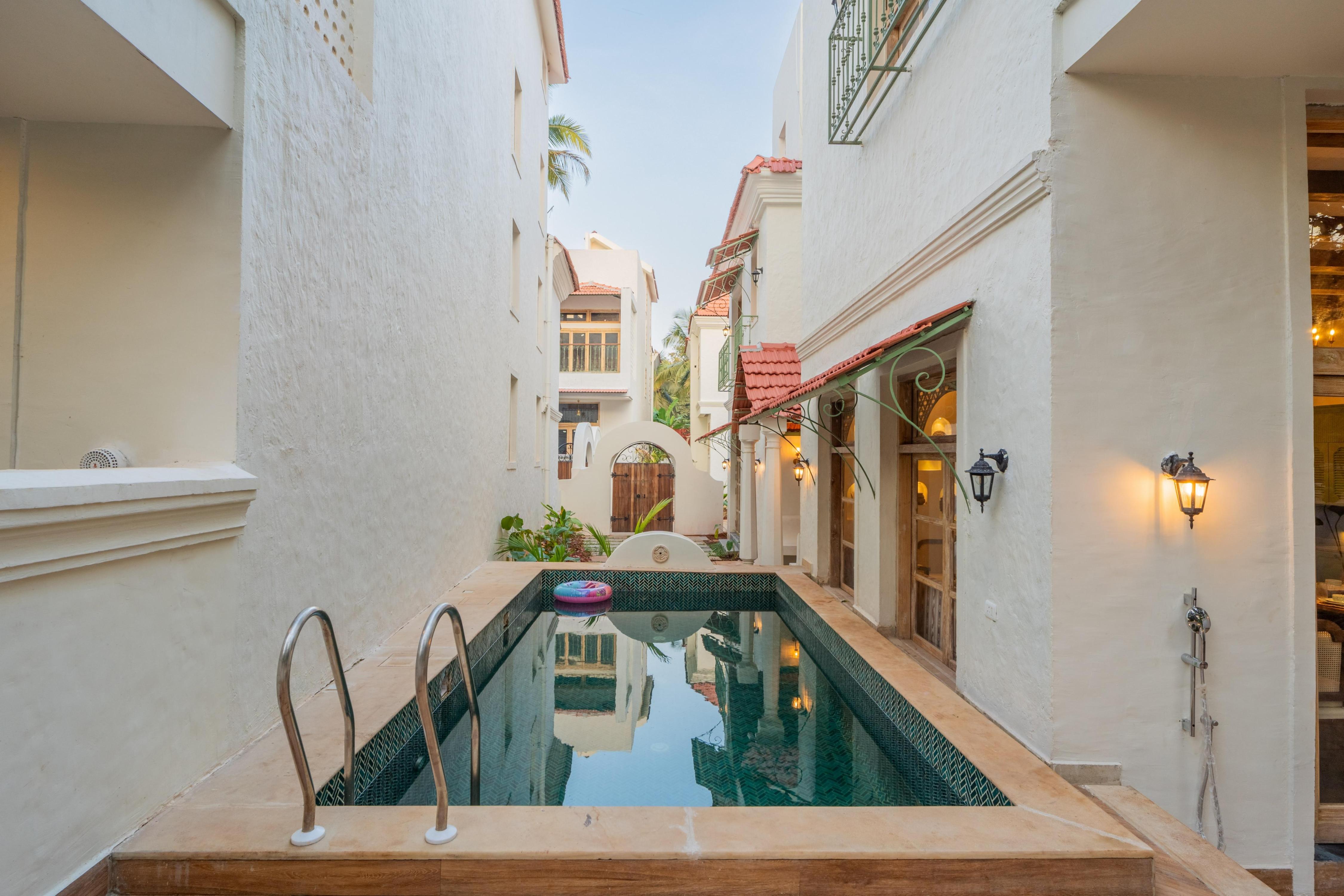 Charming 3 BHK with Antique Decor & Luxurious Bedrooms - Tap to explore photos