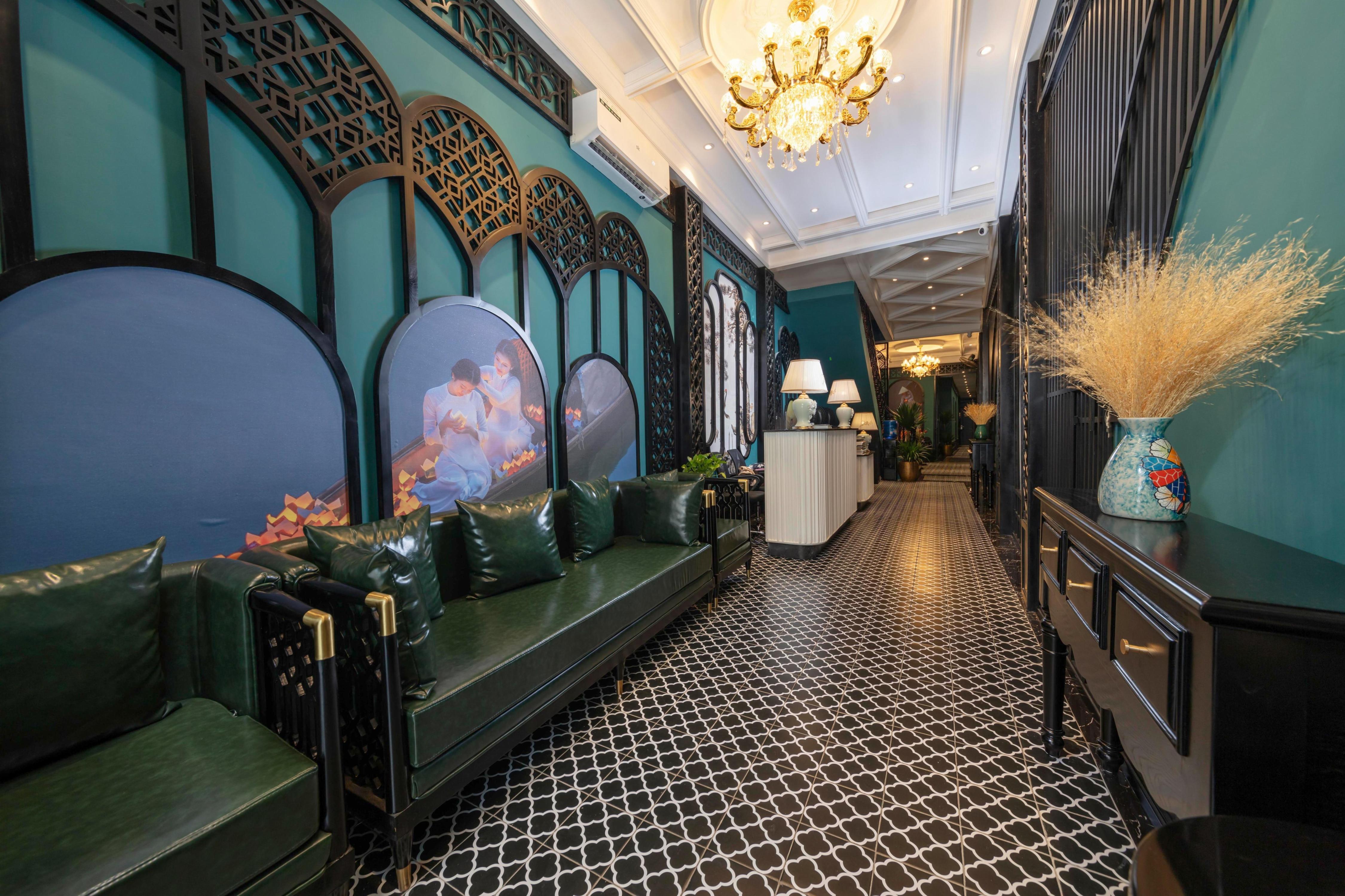 Madelise Amica Hotel & Travel - Tap to explore photos